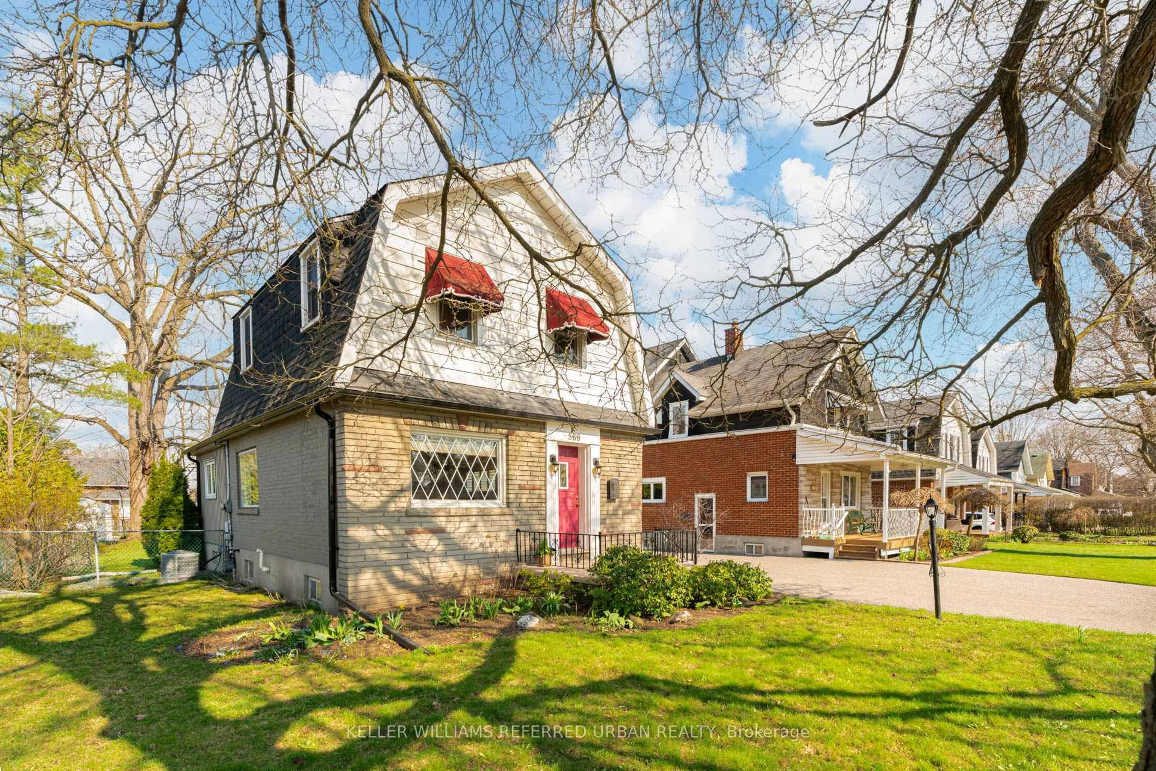 A pic from outside/outdoor area/front of a property/back of a property/a pic from drone, street for 569 Masson St, Oshawa Ontario L1G 5A2