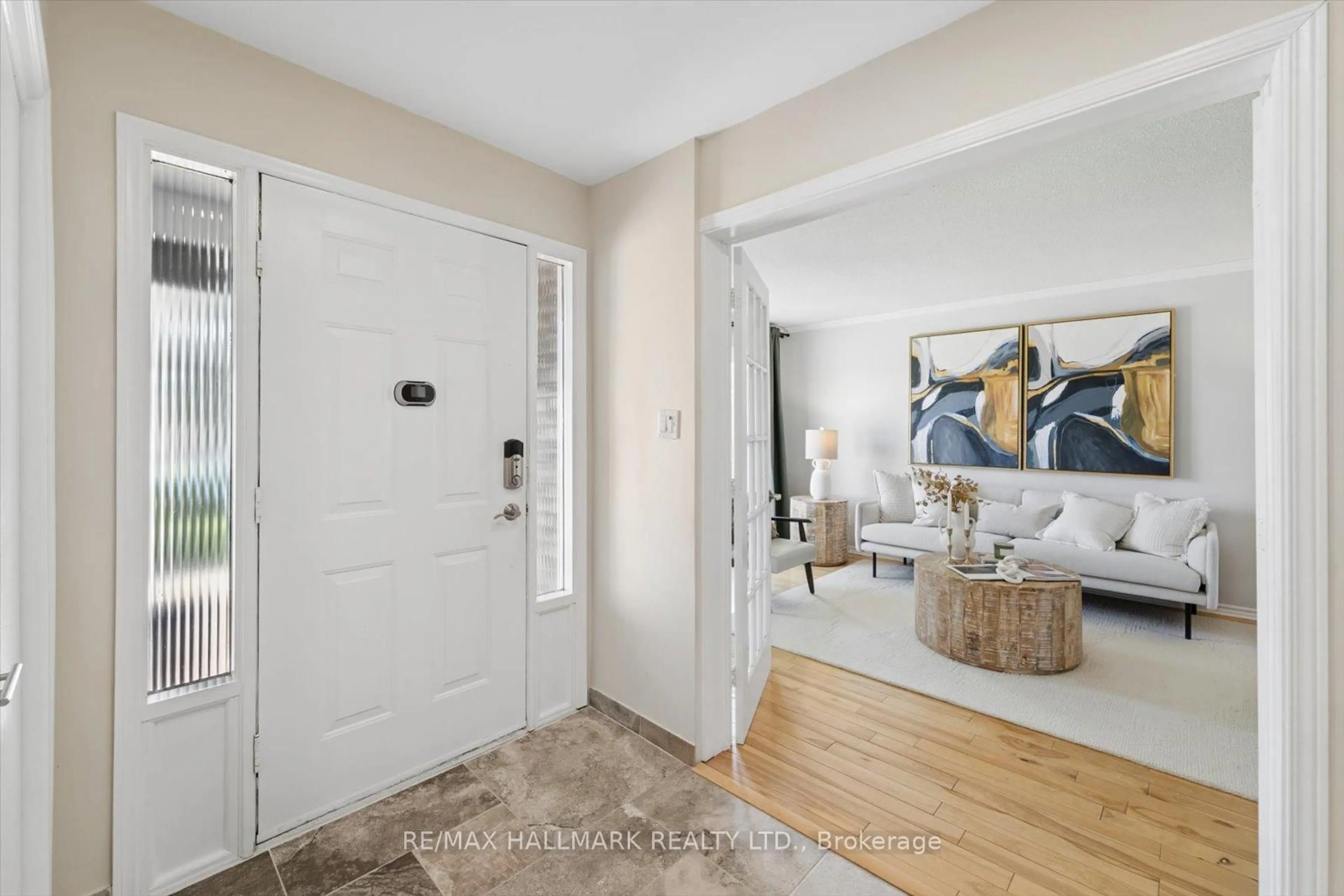 Indoor entryway for 1156 Gloucester Sq, Pickering Ontario L1V 3P6