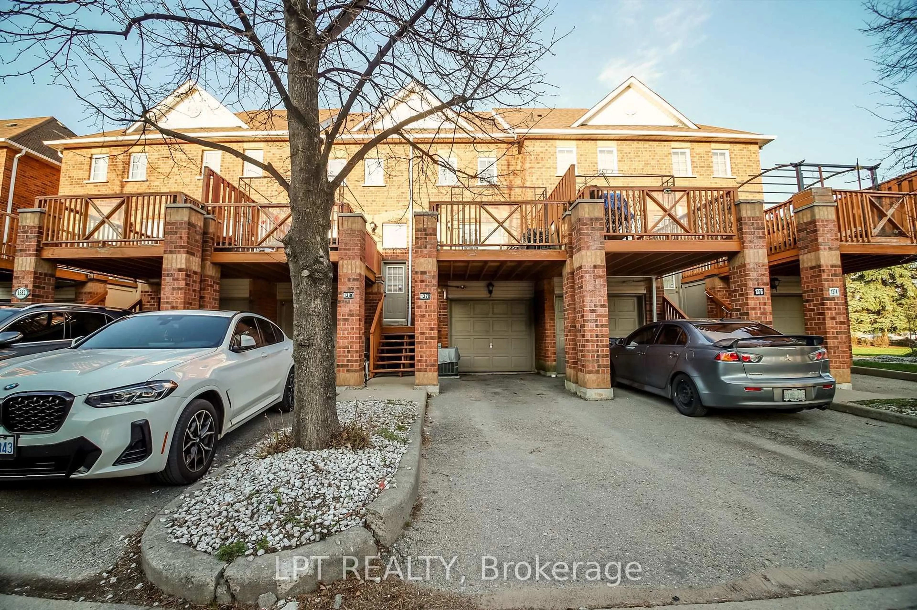 A pic from outside/outdoor area/front of a property/back of a property/a pic from drone, street for 1378 Meadowvale Rd #36, Toronto Ontario M1B 5Z4