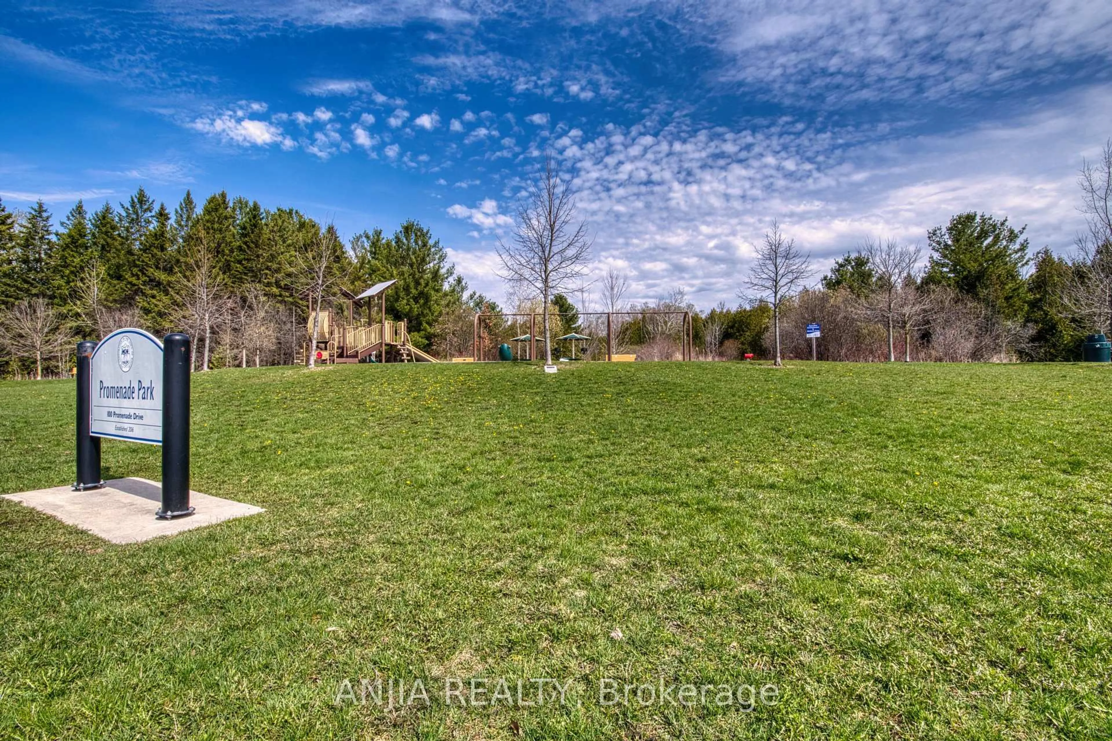 A pic from outside/outdoor area/front of a property/back of a property/a pic from drone, forest/trees view for 48 Promenade Dr, Whitby Ontario L1R 0L4