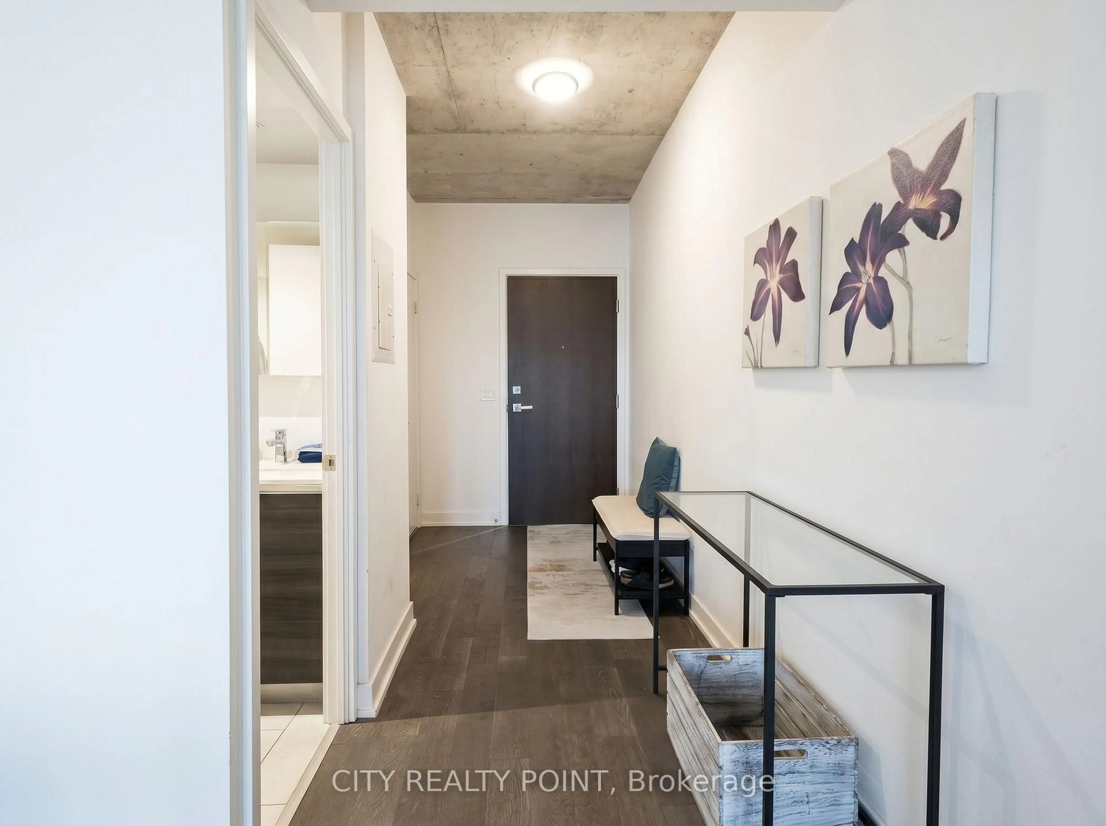 Indoor entryway for 1190 Dundas St #505, Toronto Ontario M4M 0C5
