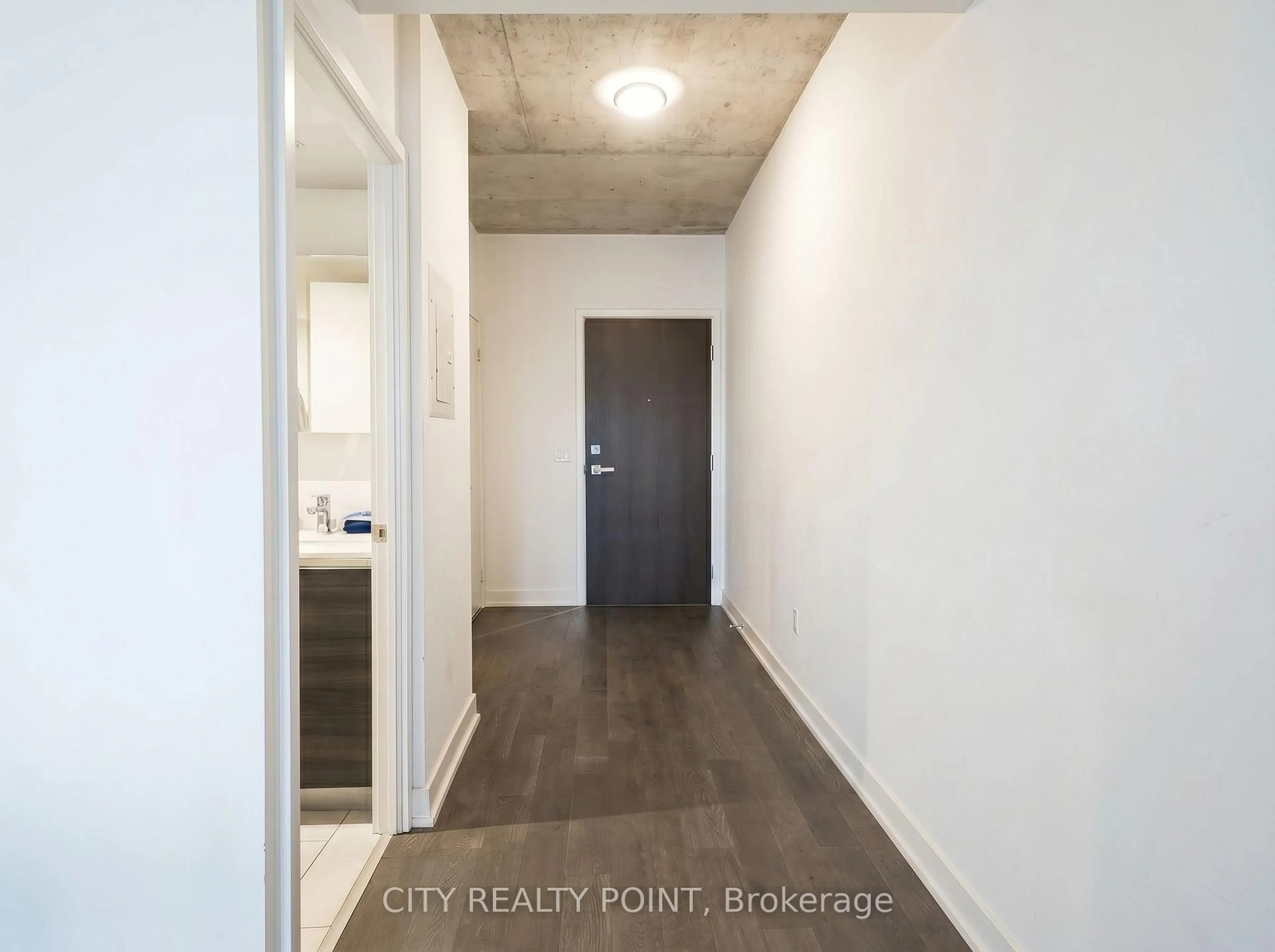 Indoor entryway for 1190 Dundas St #505, Toronto Ontario M4M 0C5