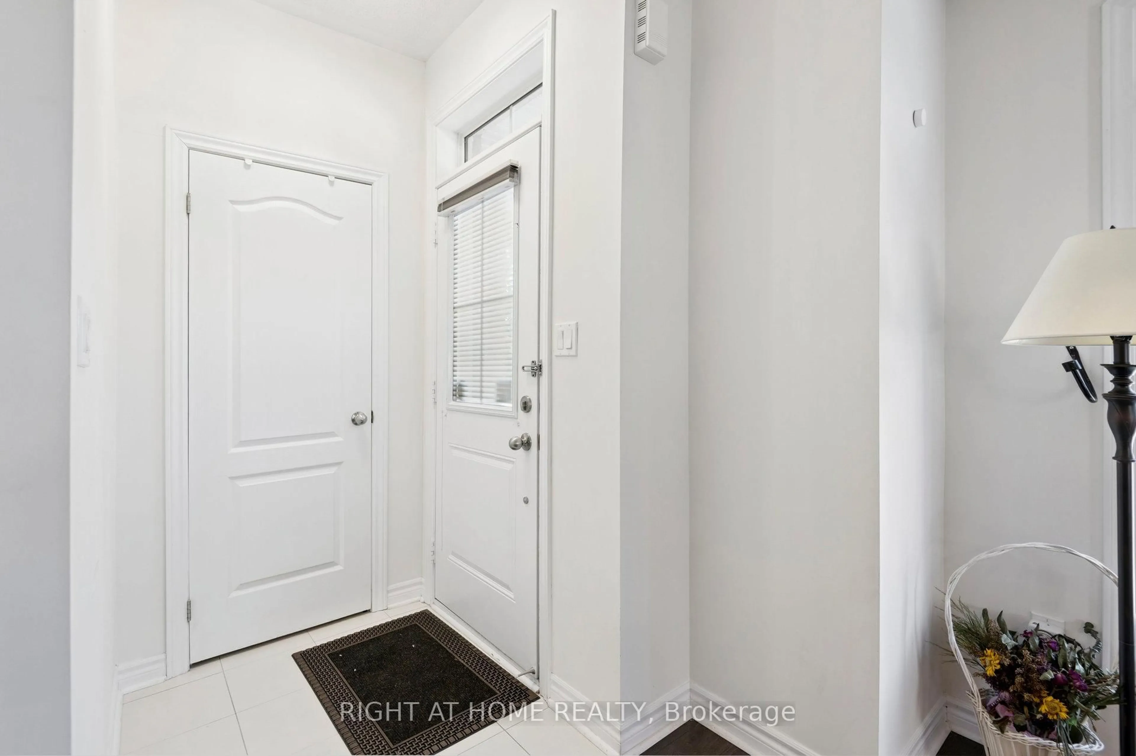 Indoor entryway for 1255 Bridletowne Circ #14, Toronto Ontario M1W 0A5