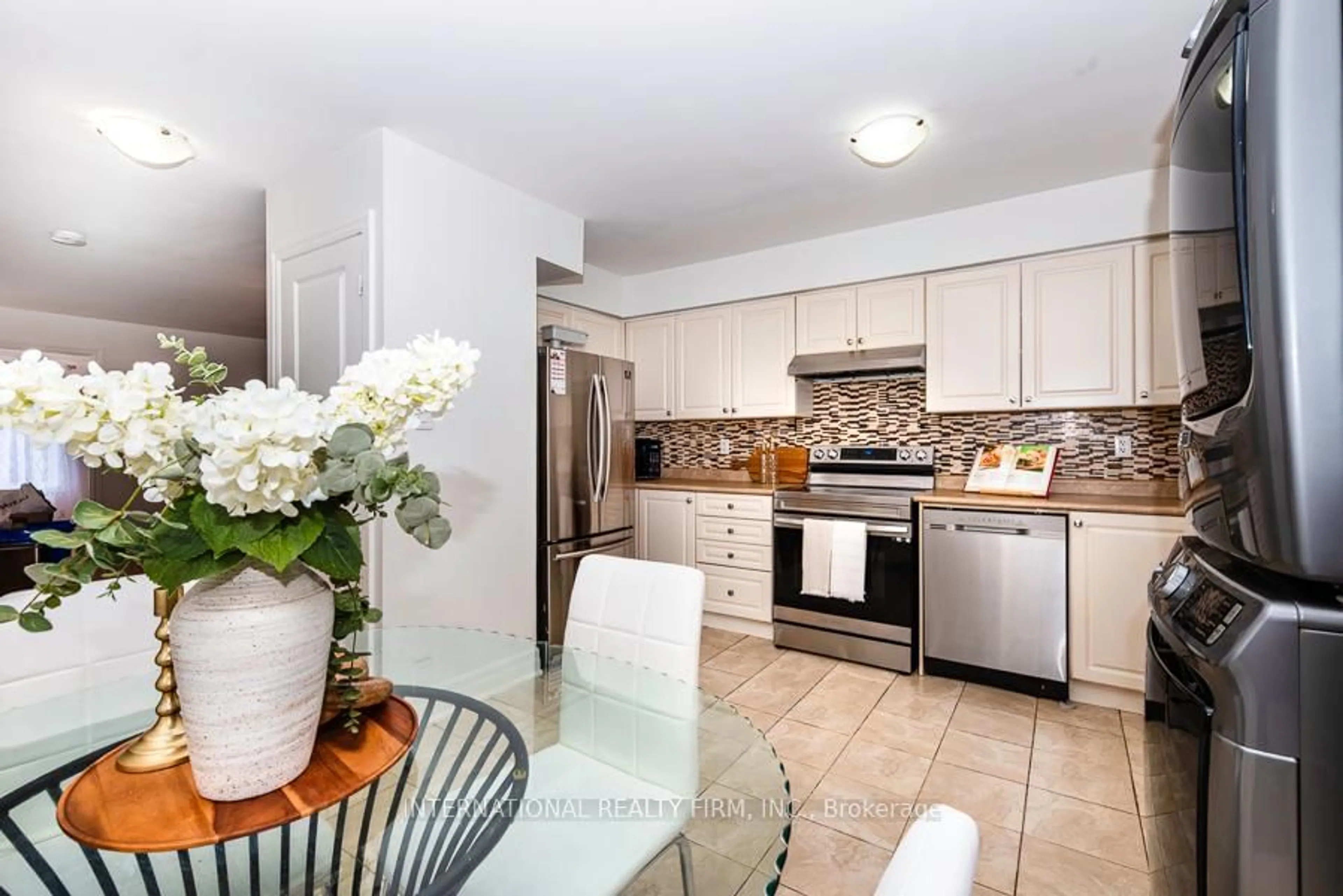 Open concept kitchen, ceramic/tile floor for 28 Camps Lane, Toronto Ontario M1E 0B2