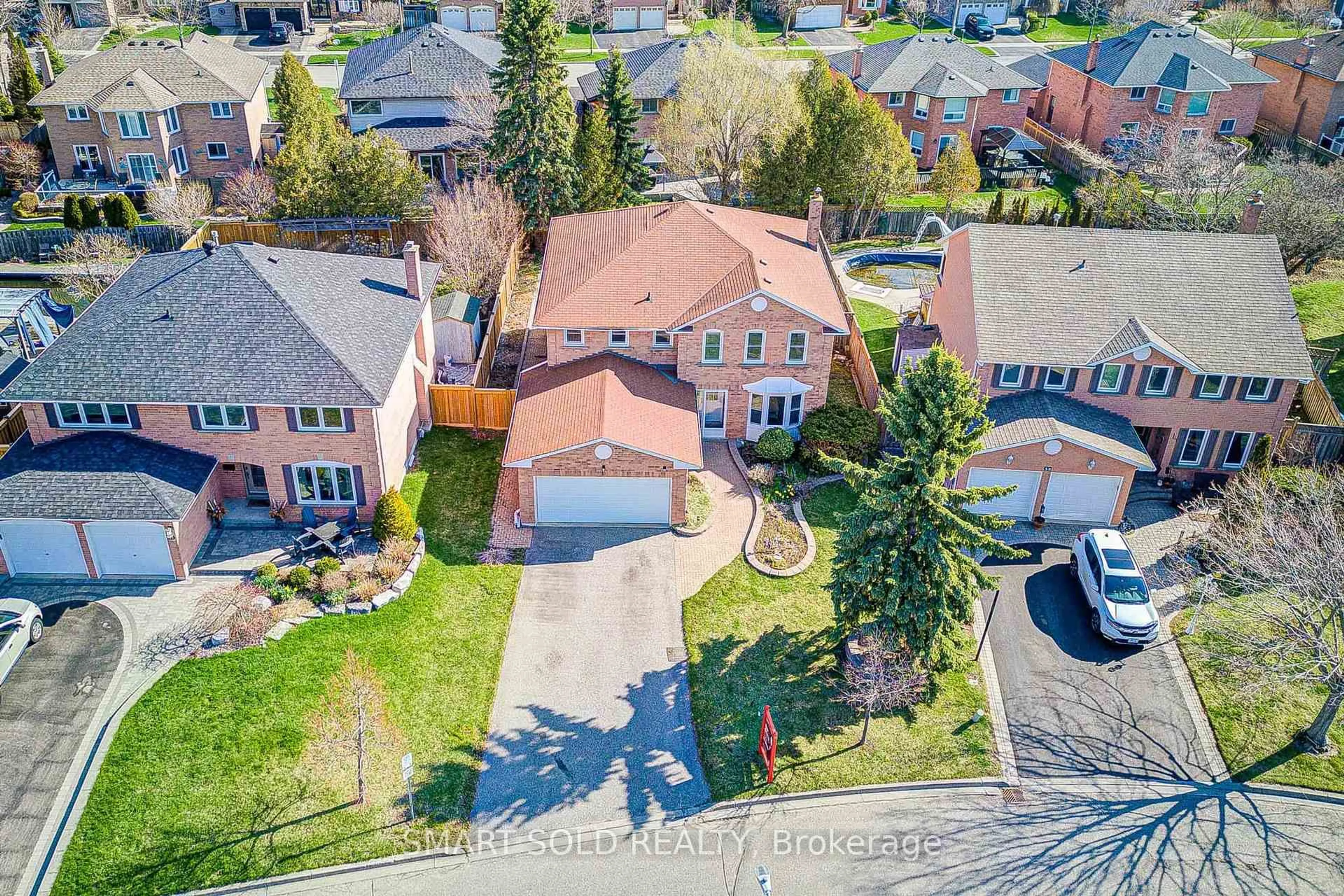 A pic from outside/outdoor area/front of a property/back of a property/a pic from drone, street for 33 Love Cres, Ajax Ontario L1S 4T3