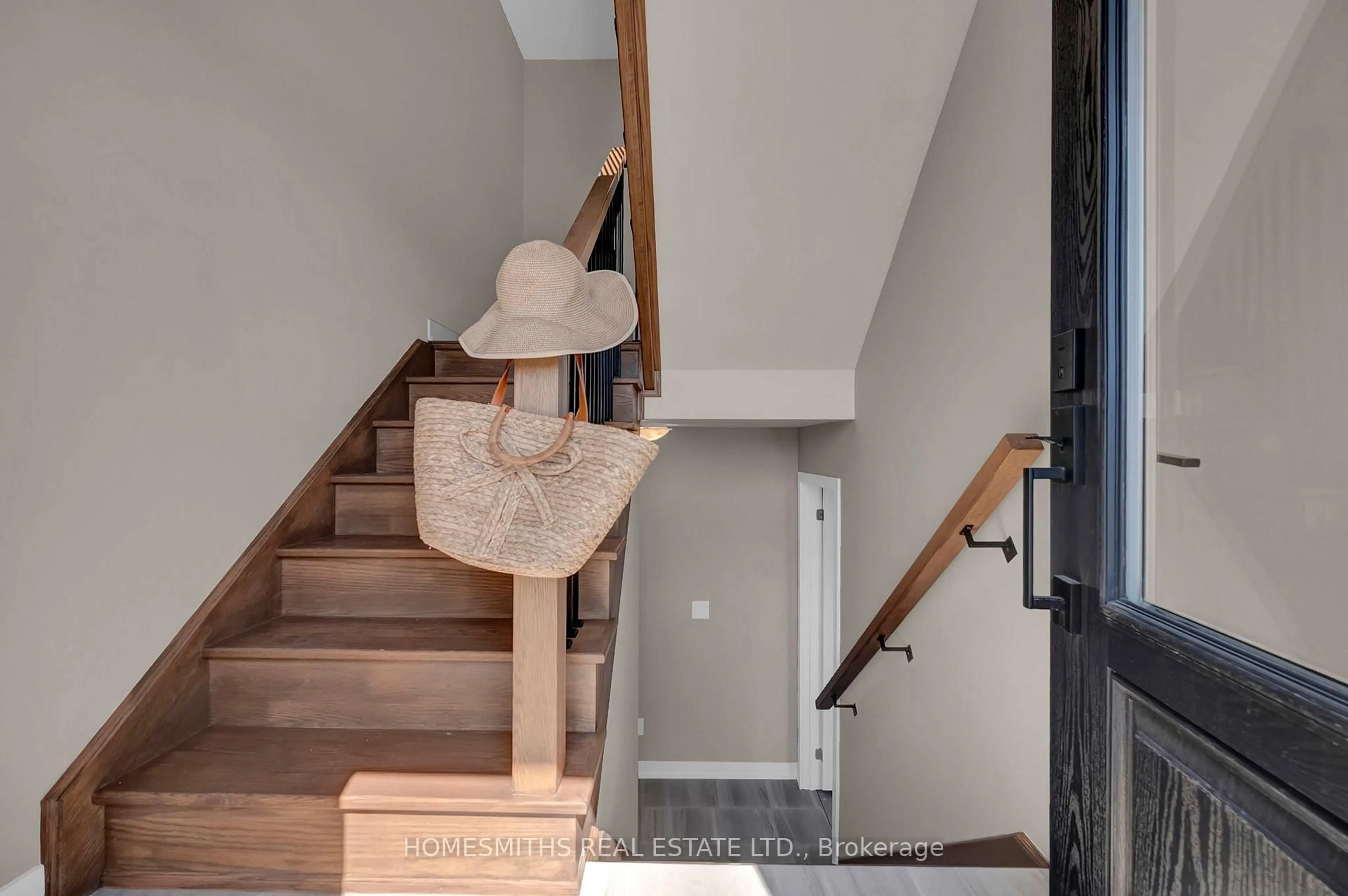 Indoor entryway for 23 Addyman Cres, Clarington Ontario L1B 0X1