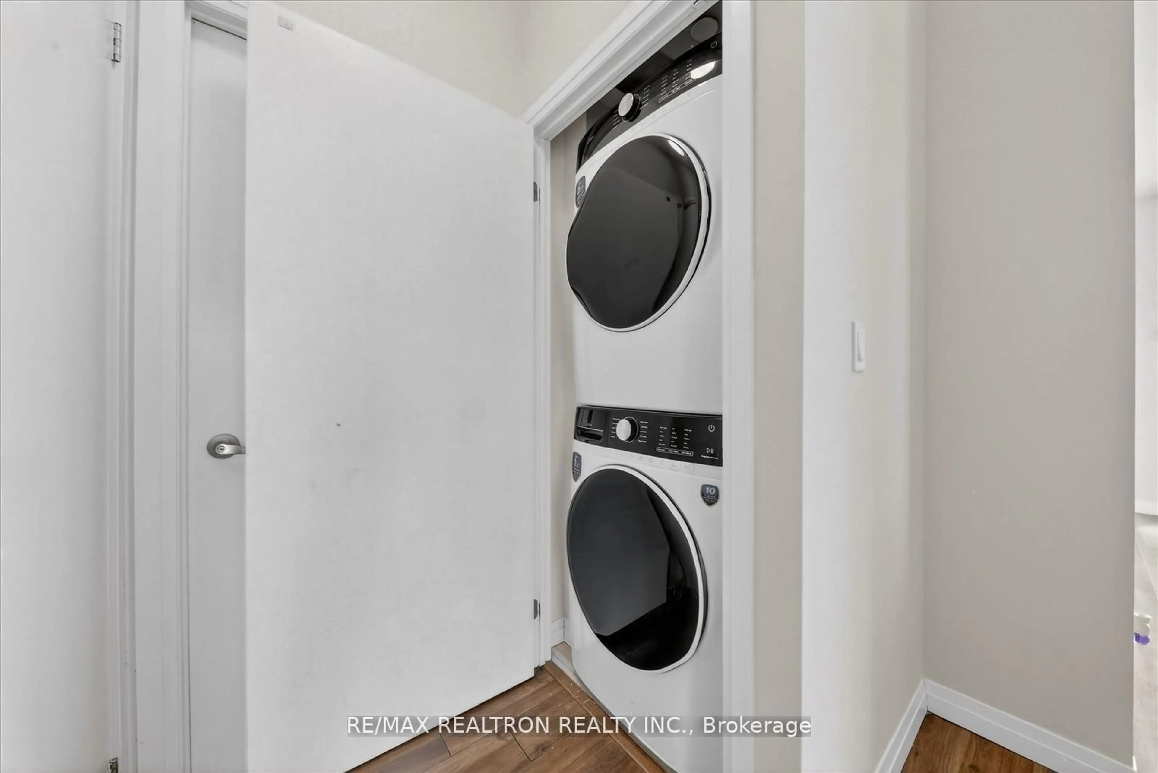 Laundry room for 2152 Lawrence Ave #PH08, Toronto Ontario M1R 3A8