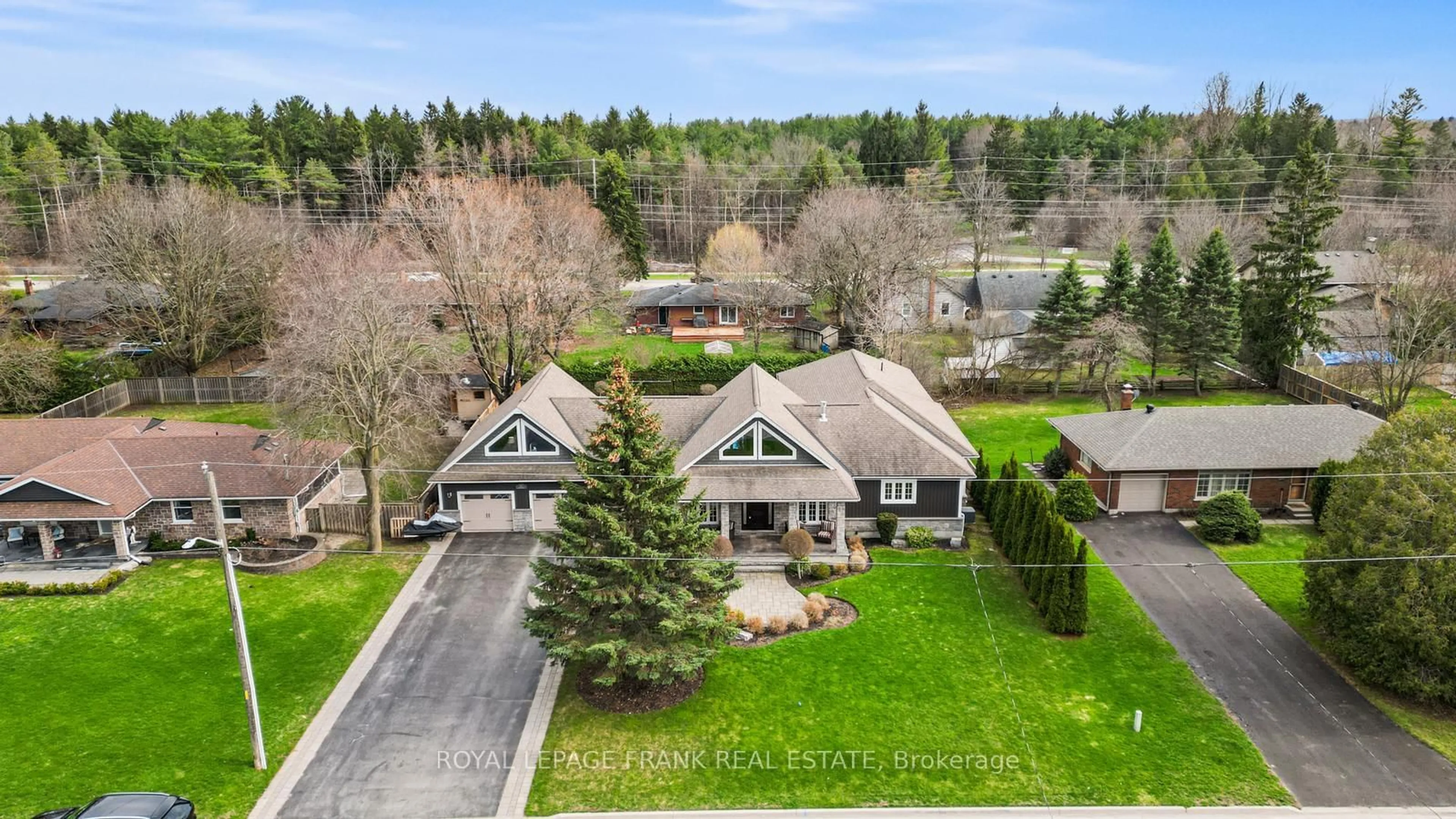 A pic from outside/outdoor area/front of a property/back of a property/a pic from drone, mountain view for 325 Maine St, Oshawa Ontario L1L 1A8