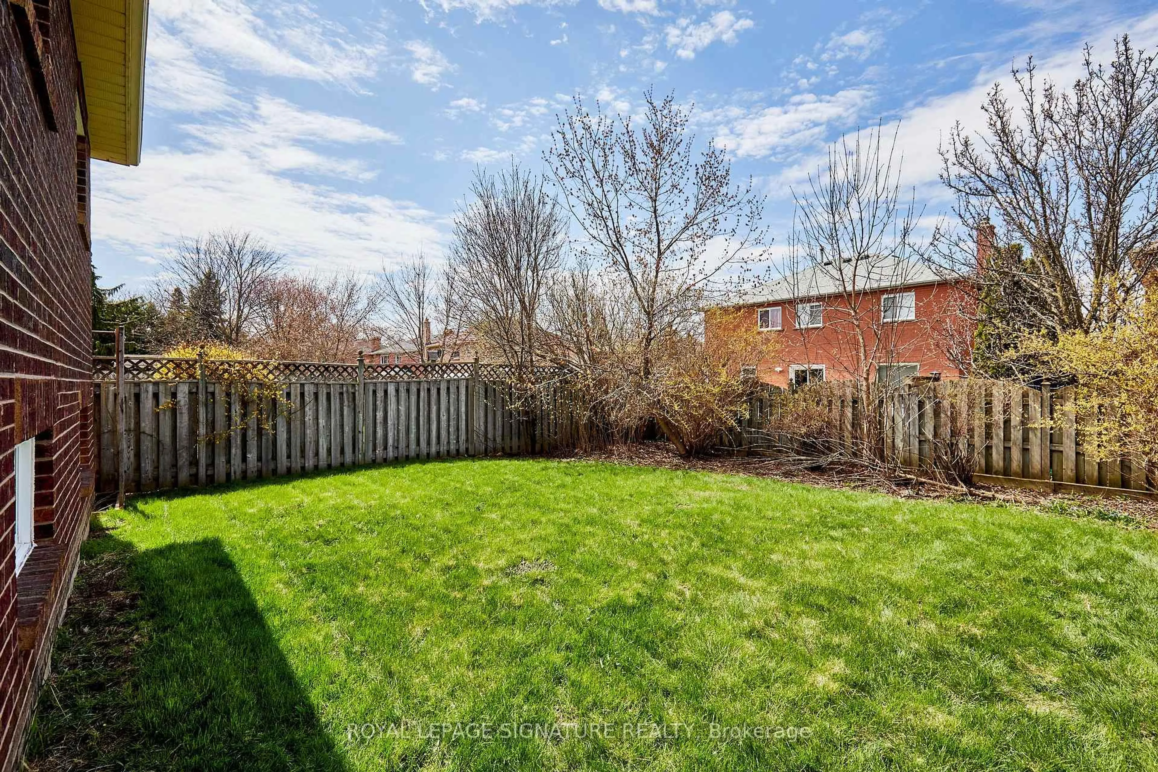 A pic from outside/outdoor area/front of a property/back of a property/a pic from drone, unknown for 18 Boychyn Dr, Whitby Ontario L1N 6Z4