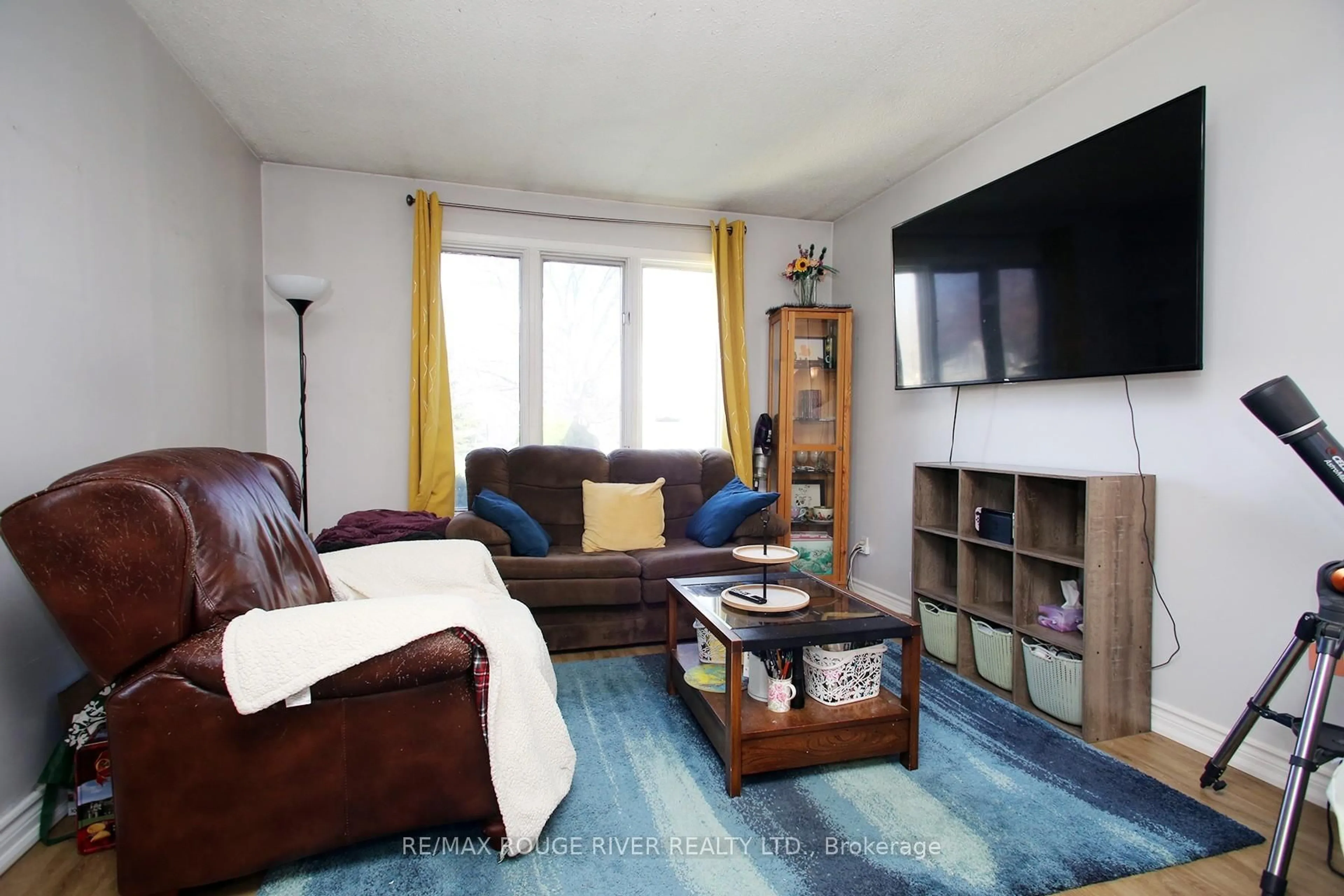 Living room with furniture, unknown for 1308 Fundy Crt, Oshawa Ontario L1J 3N4