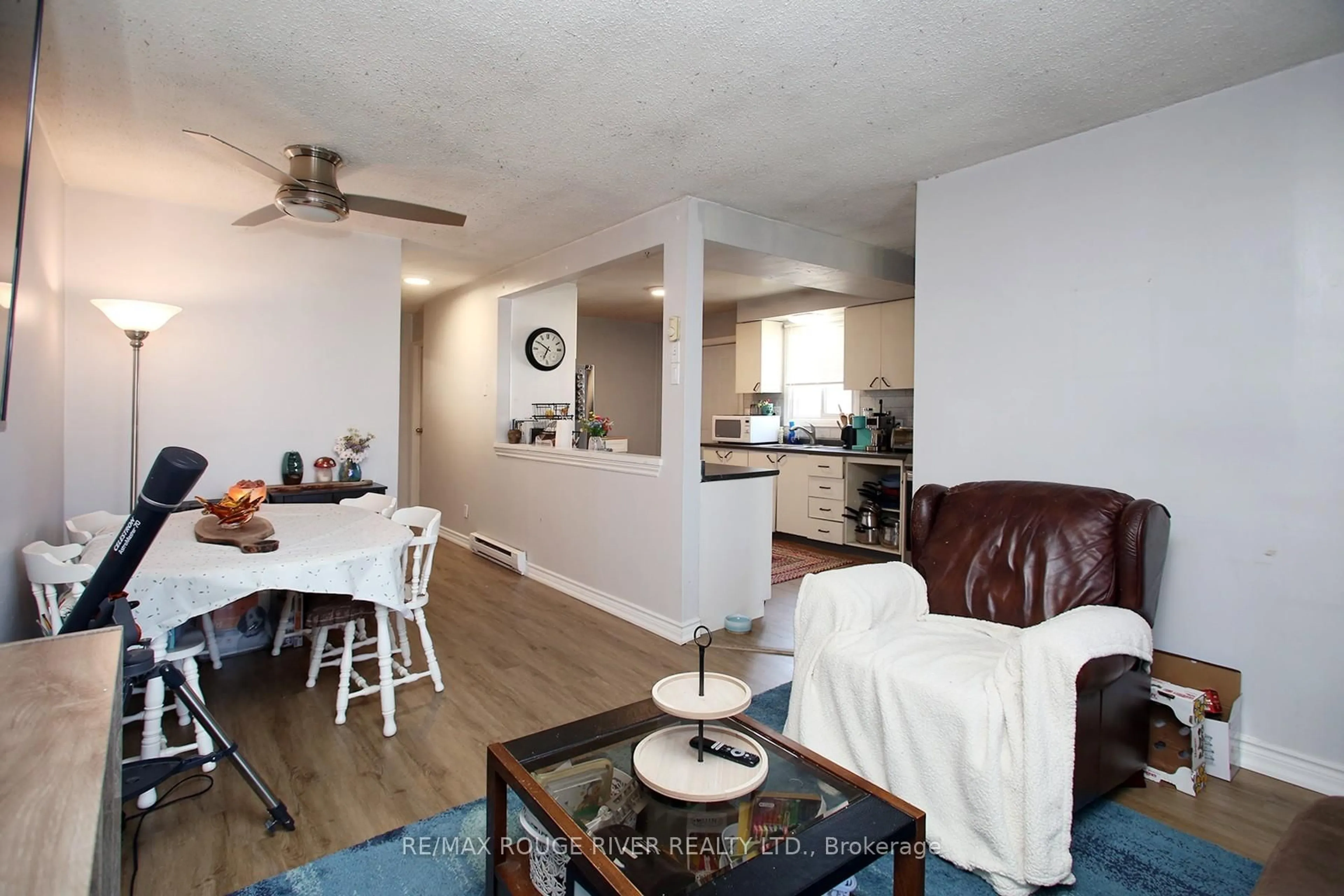 Unknown for 1308 Fundy Crt, Oshawa Ontario L1J 3N4