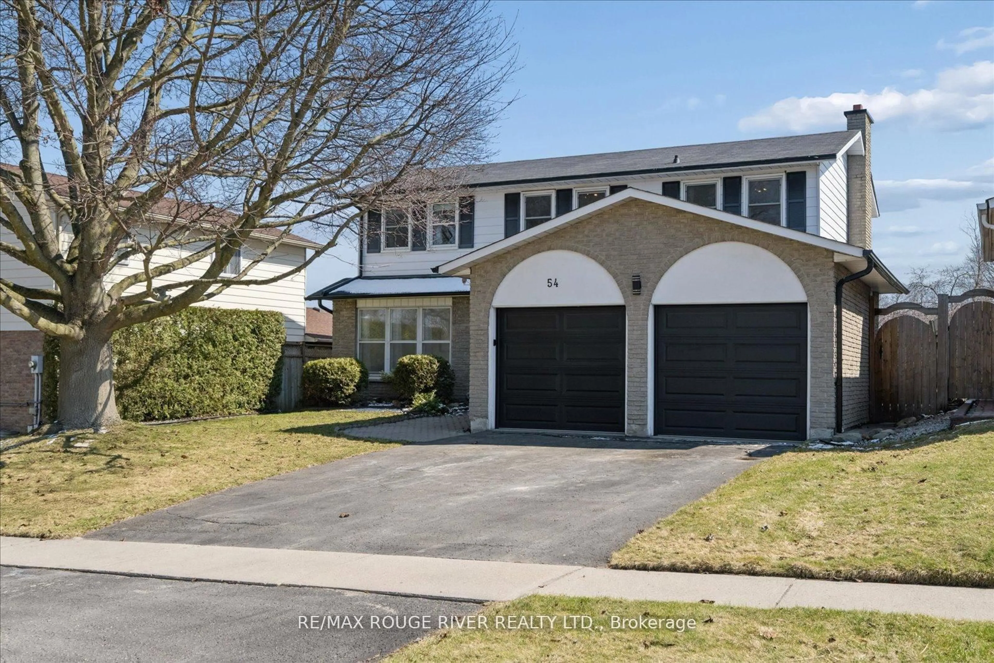 Home with vinyl exterior material, street for 54 Rosalynne Ave, Clarington Ontario L1C 3X8