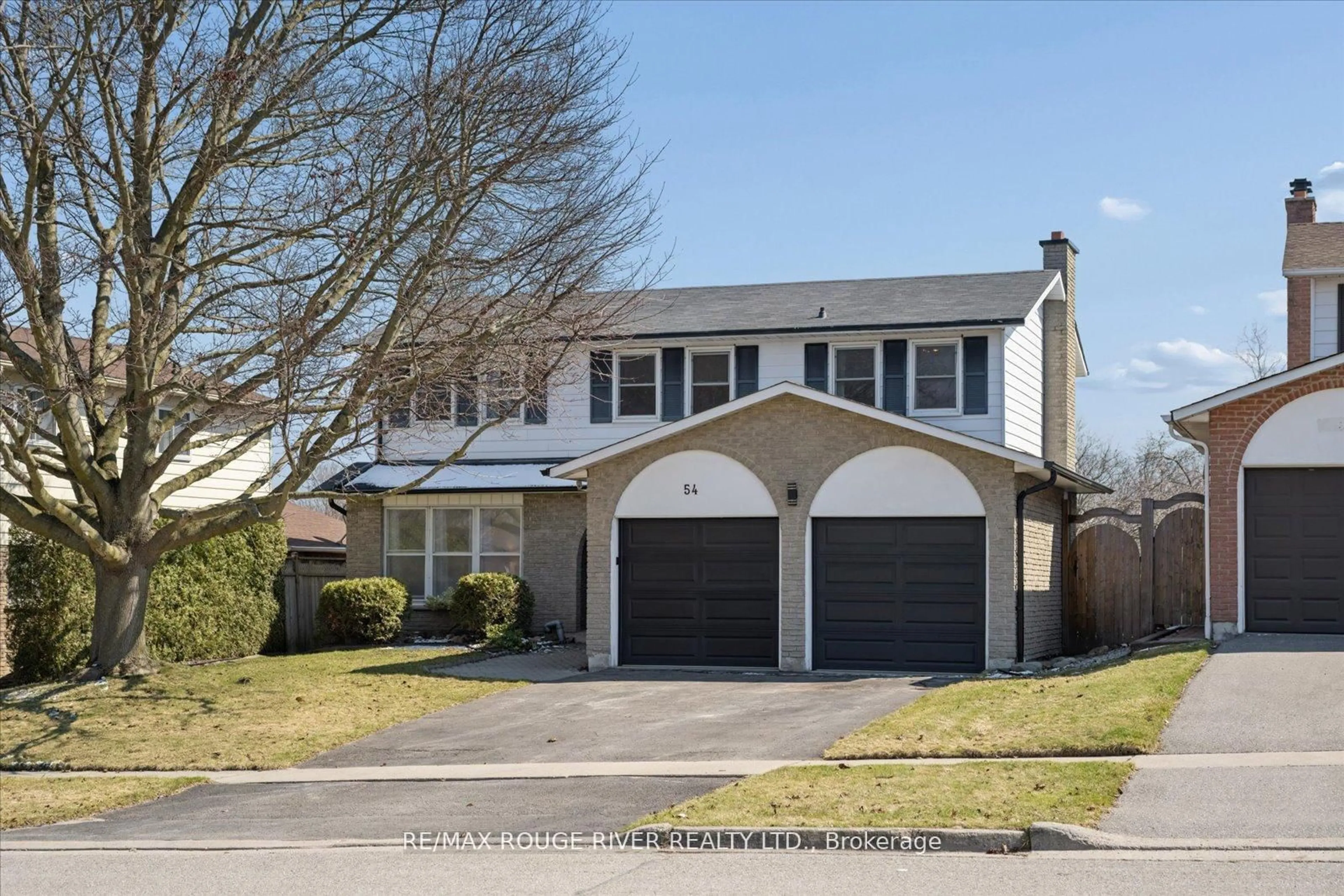Home with vinyl exterior material, street for 54 Rosalynne Ave, Clarington Ontario L1C 3X8