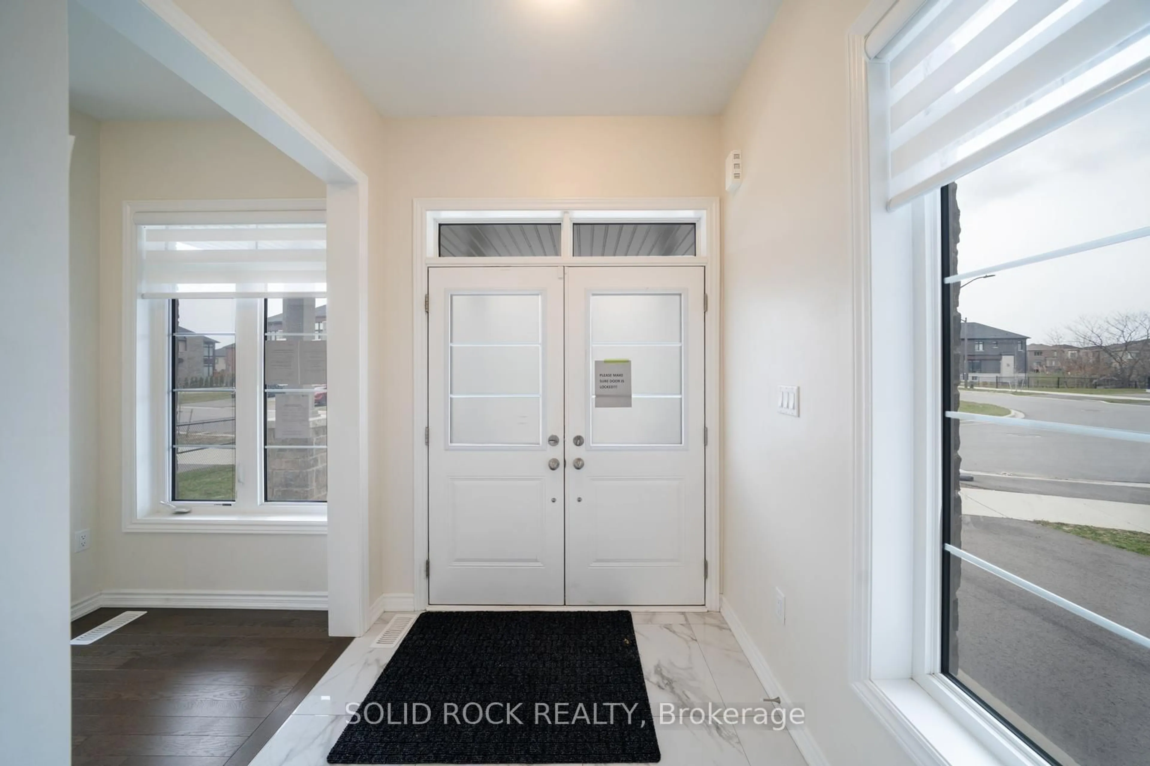 Indoor entryway for 47 Fruitful Cres, Whitby Ontario L1P 0N3
