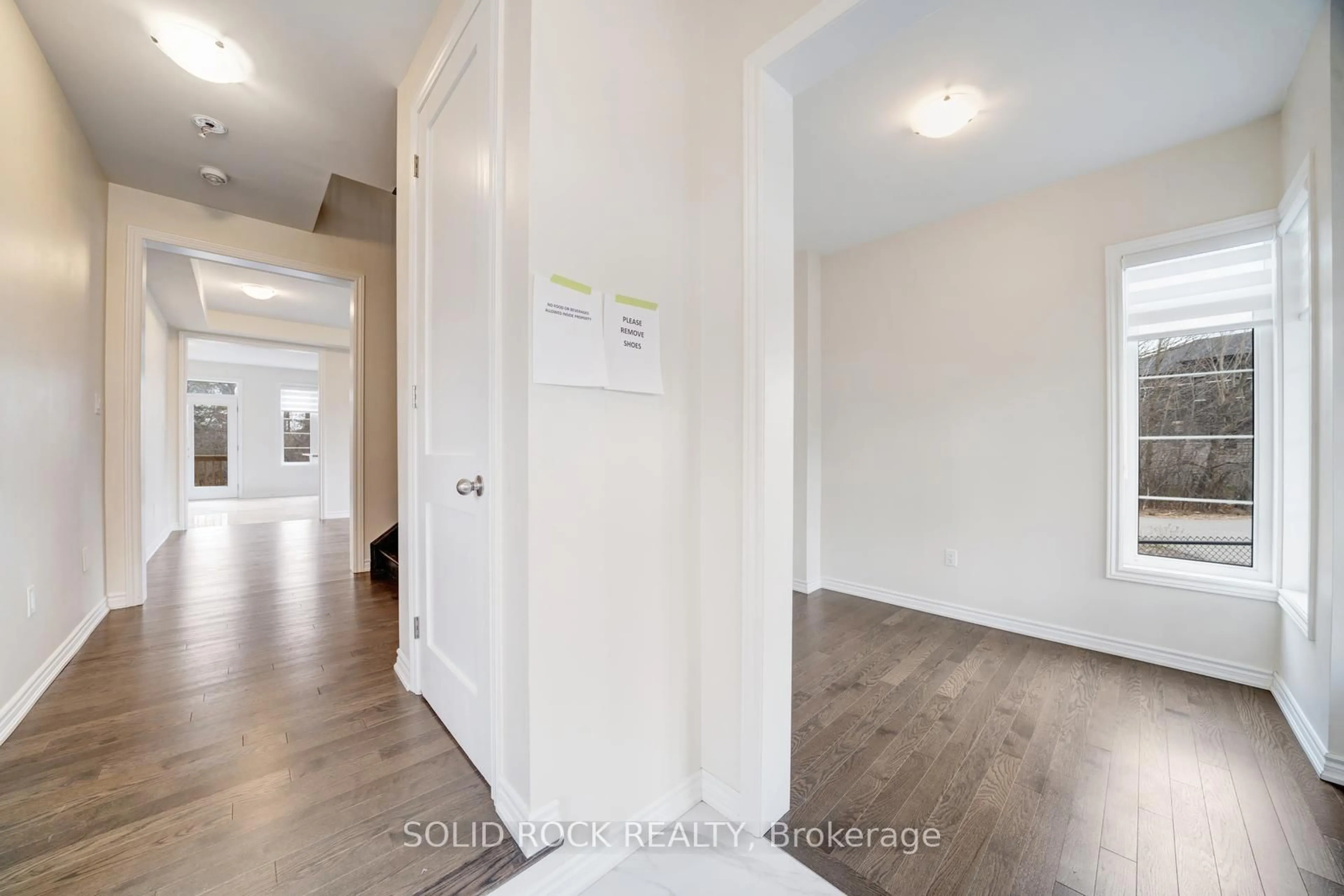 Indoor entryway for 47 Fruitful Cres, Whitby Ontario L1P 0N3