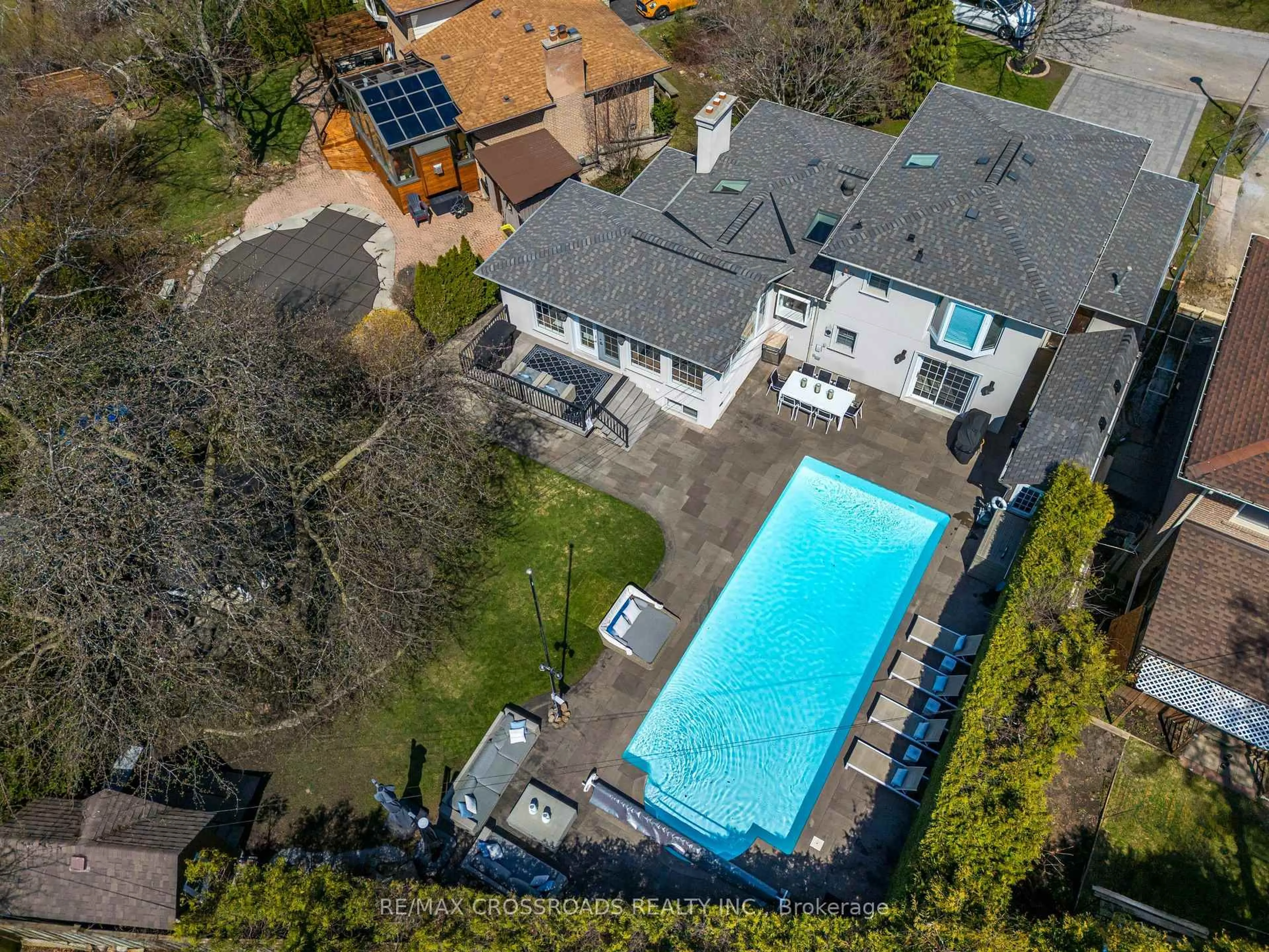 A pic from outside/outdoor area/front of a property/back of a property/a pic from drone, street for 3 Wythenshawe Wood, Toronto Ontario M1E 1H1