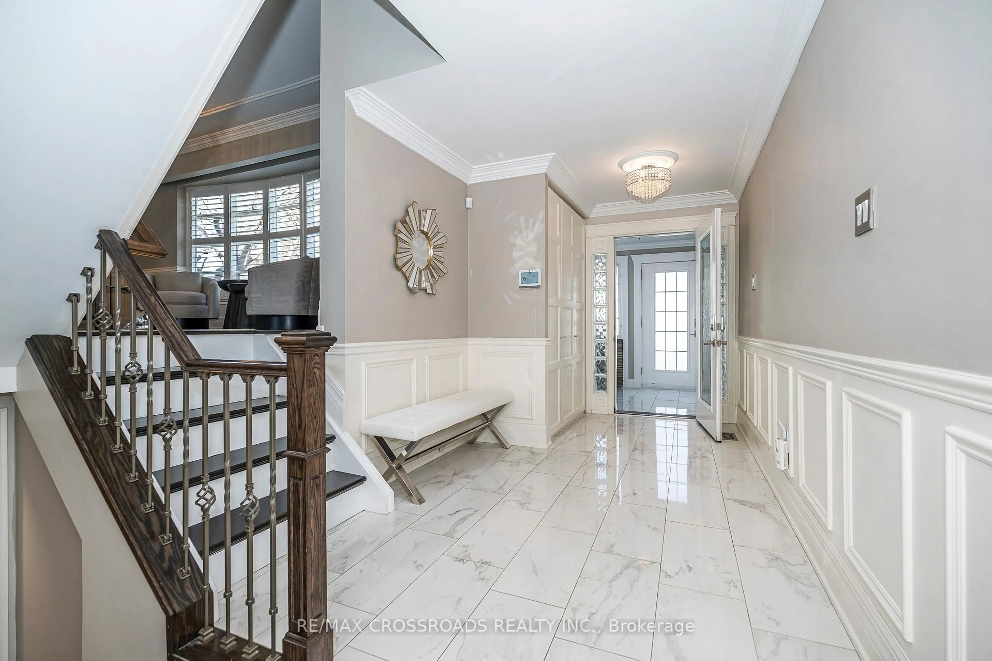 Indoor foyer for 3 Wythenshawe Wood, Toronto Ontario M1E 1H1