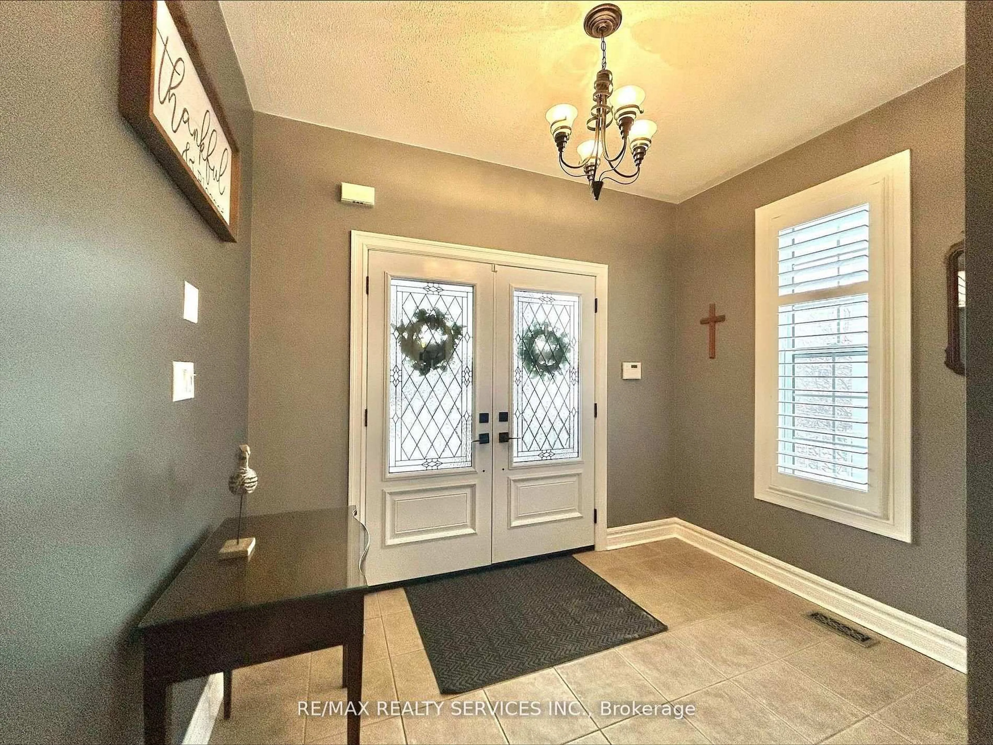 Indoor entryway for 1 Milligan St, Clarington Ontario L1B 1R2