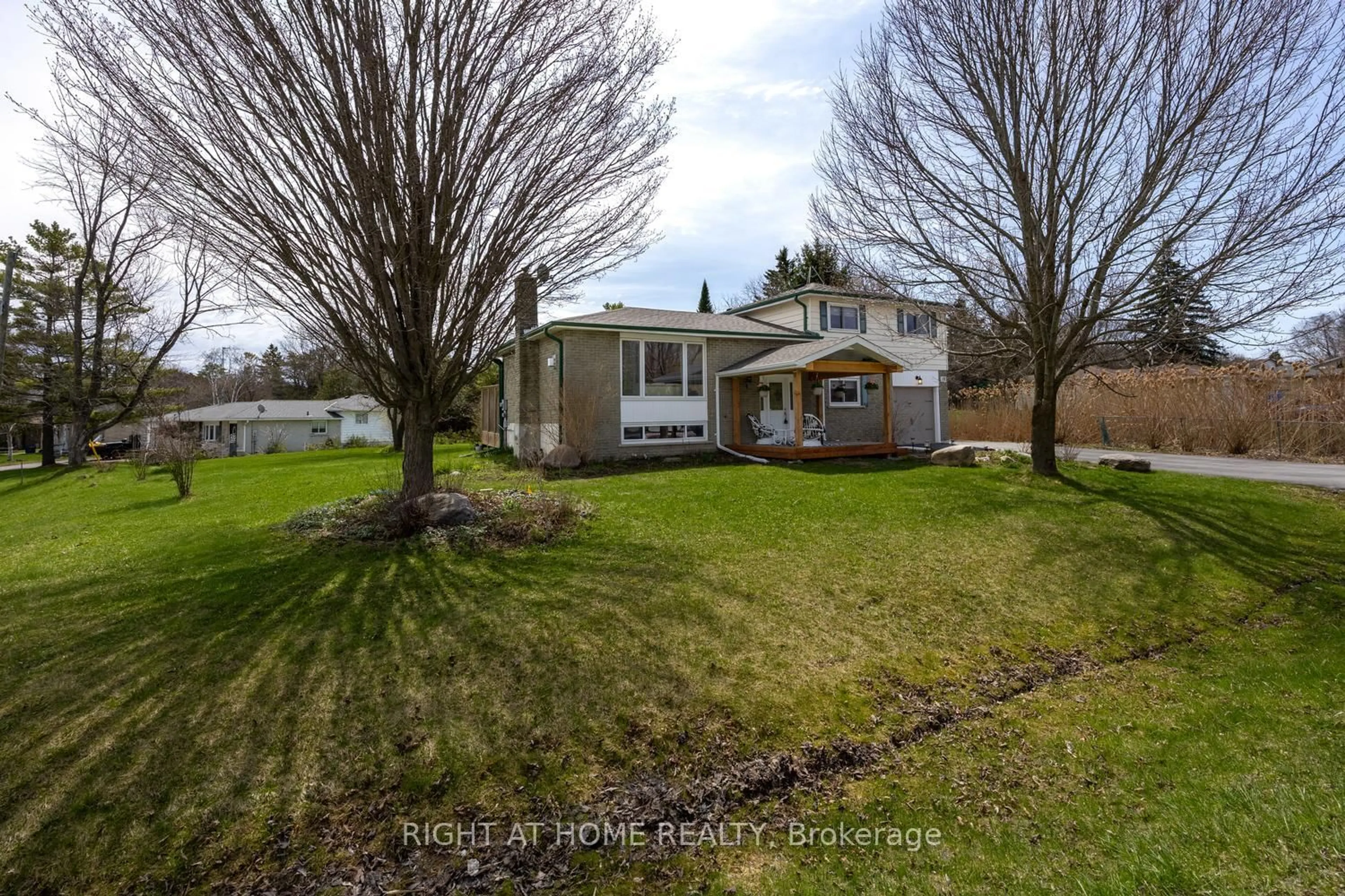 A pic from outside/outdoor area/front of a property/back of a property/a pic from drone, street for 17 Crestview Ave, Scugog Ontario L0B 1B0