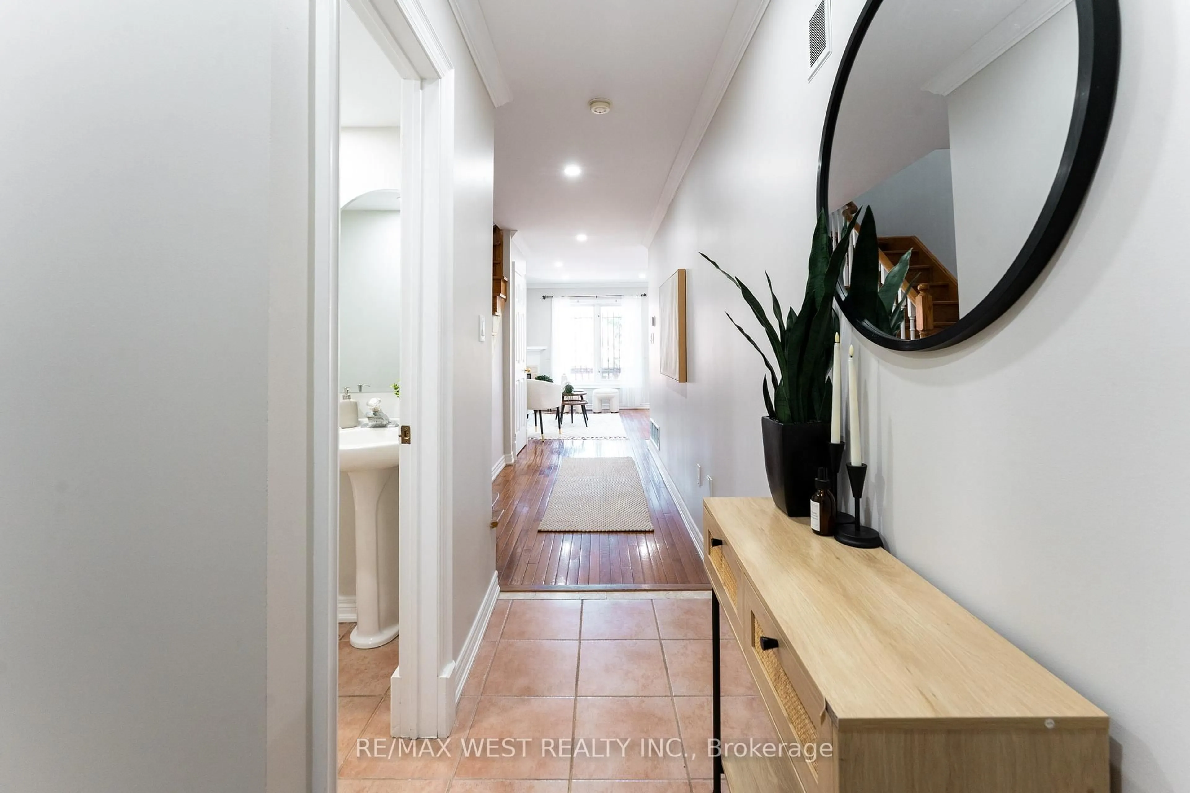 Indoor entryway for 50 Markham Rd #2, Toronto Ontario M1M 2Z4