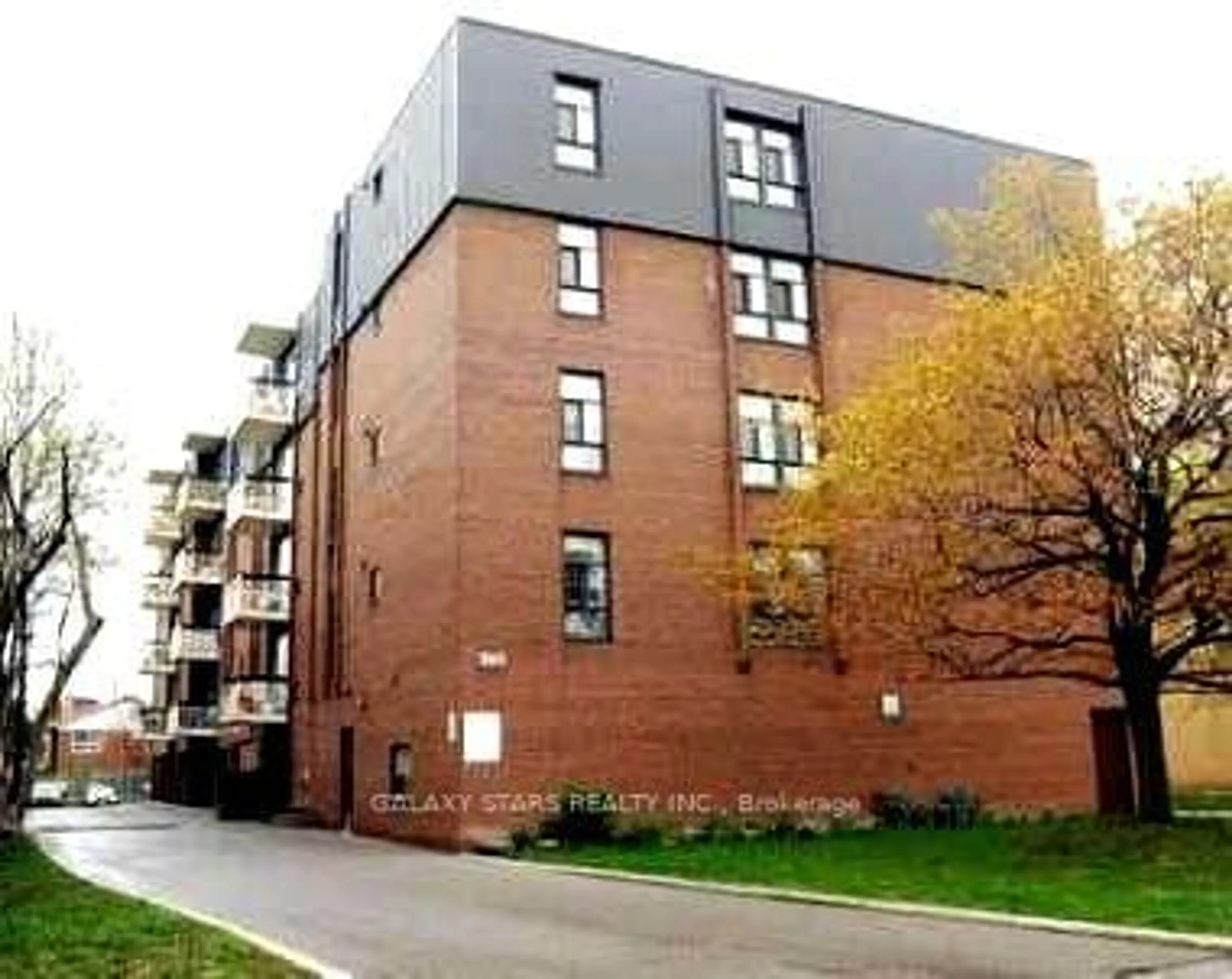 Home with brick exterior material, building for 895 Kennedy Rd #304, Toronto Ontario M1K 2E9