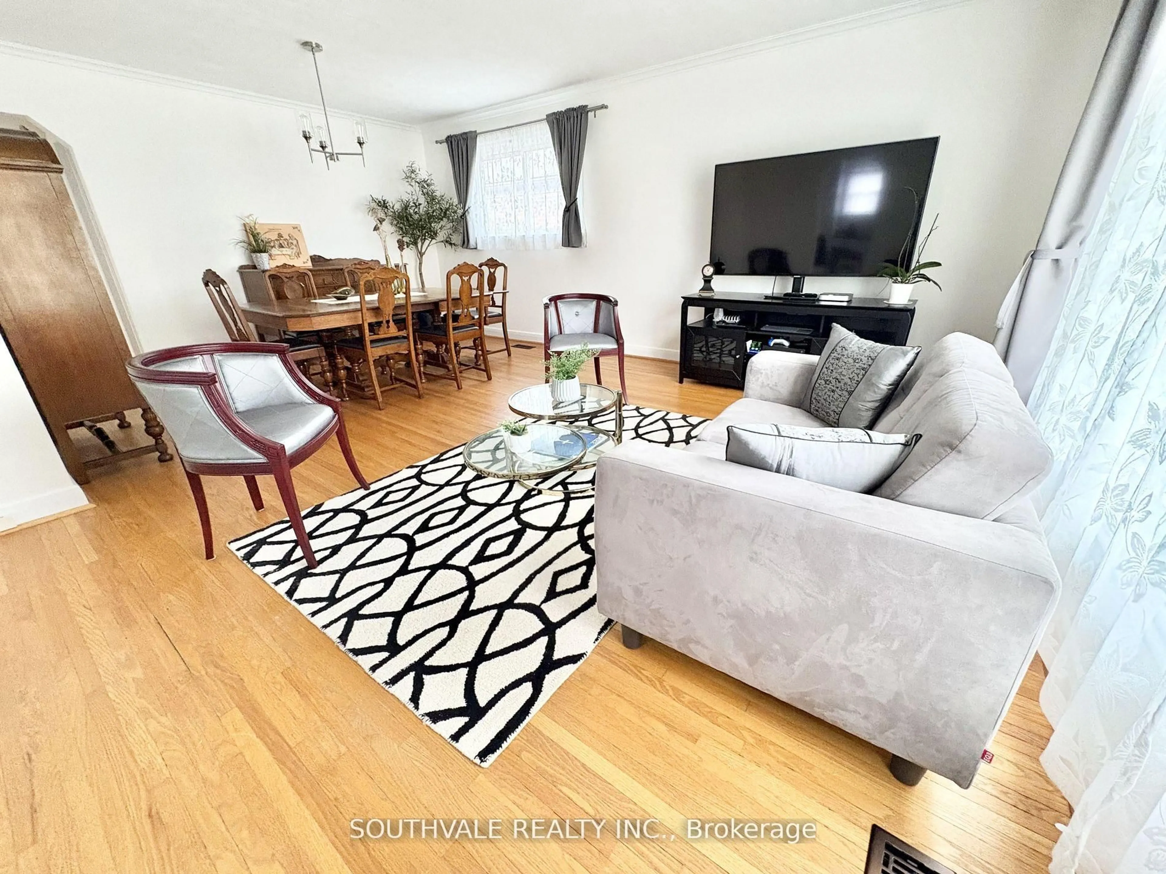 Living room with furniture, wood/laminate floor for 90 Trinnell Blvd, Toronto Ontario M1L 1S7