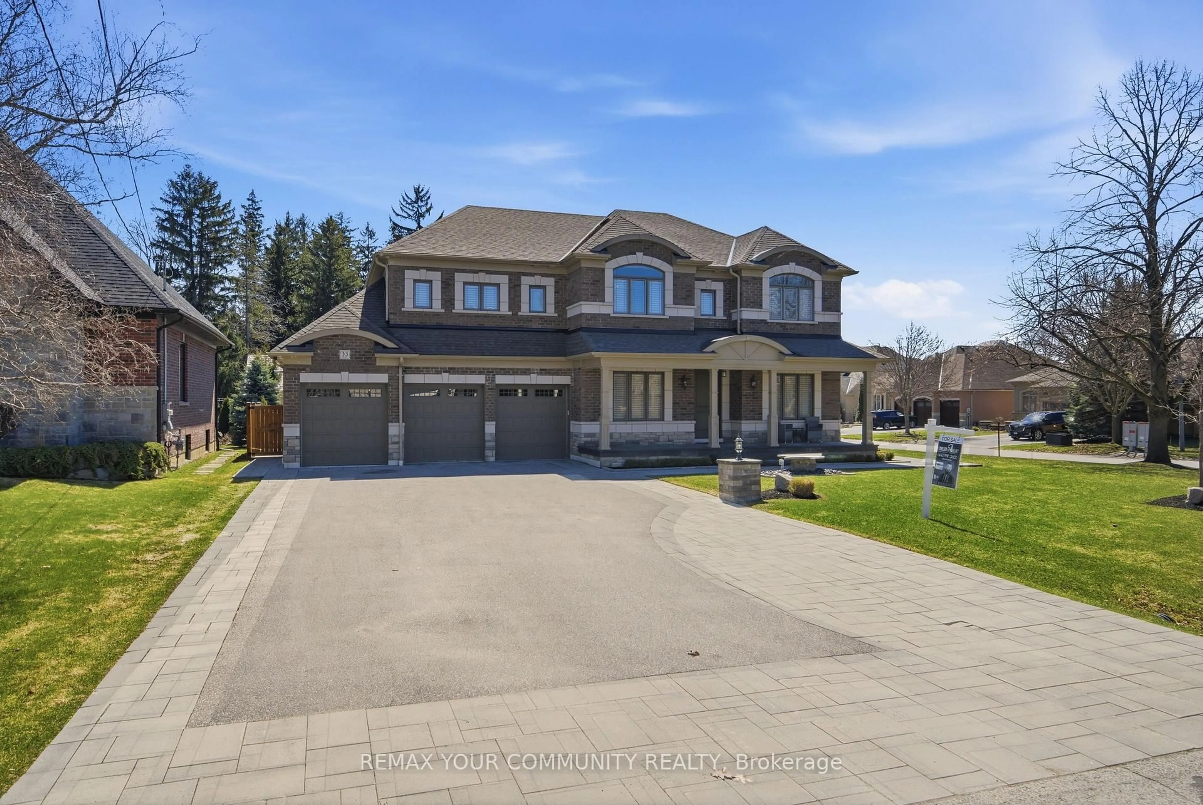 Unknown for 33 North St, Whitby Ontario L1M 1C2