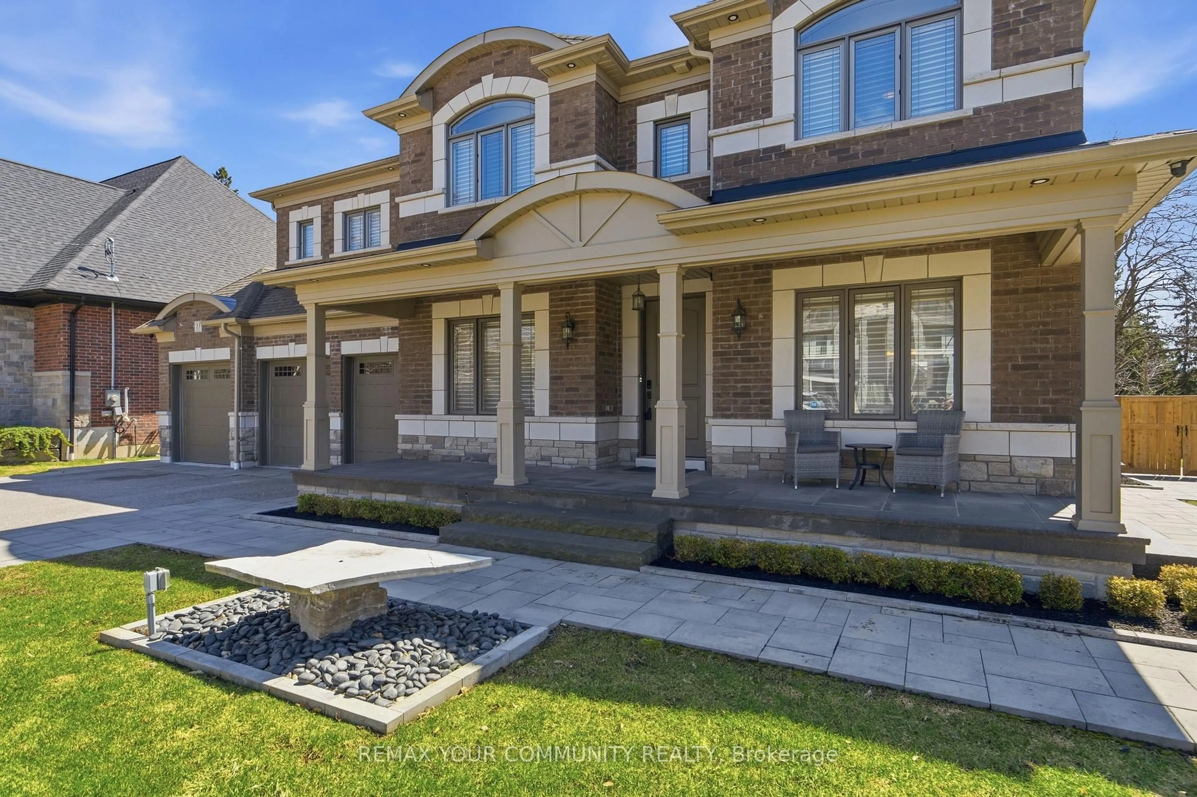 Home with brick exterior material, street for 33 North St, Whitby Ontario L1M 1C2