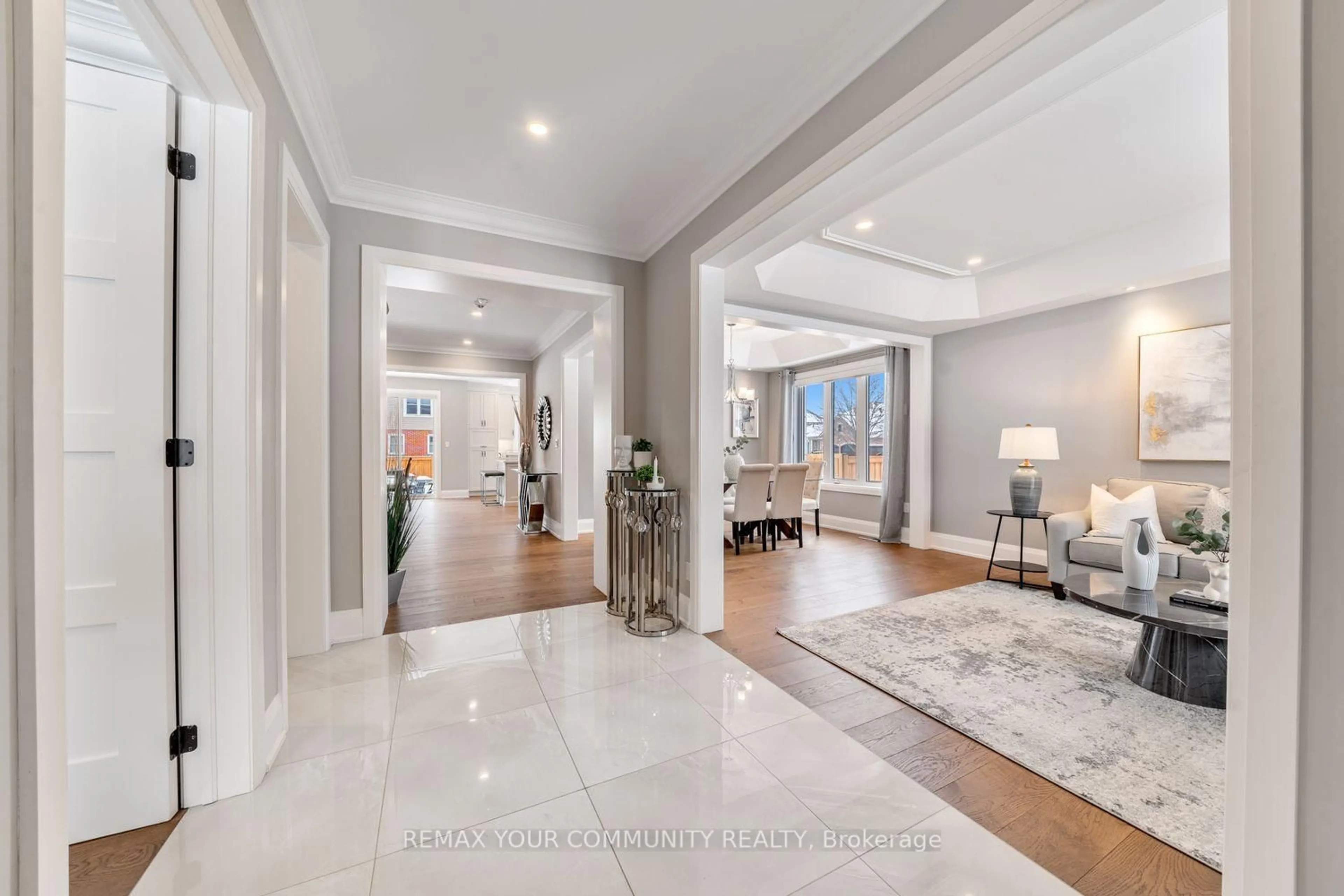 Indoor entryway for 33 North St, Whitby Ontario L1M 1C2