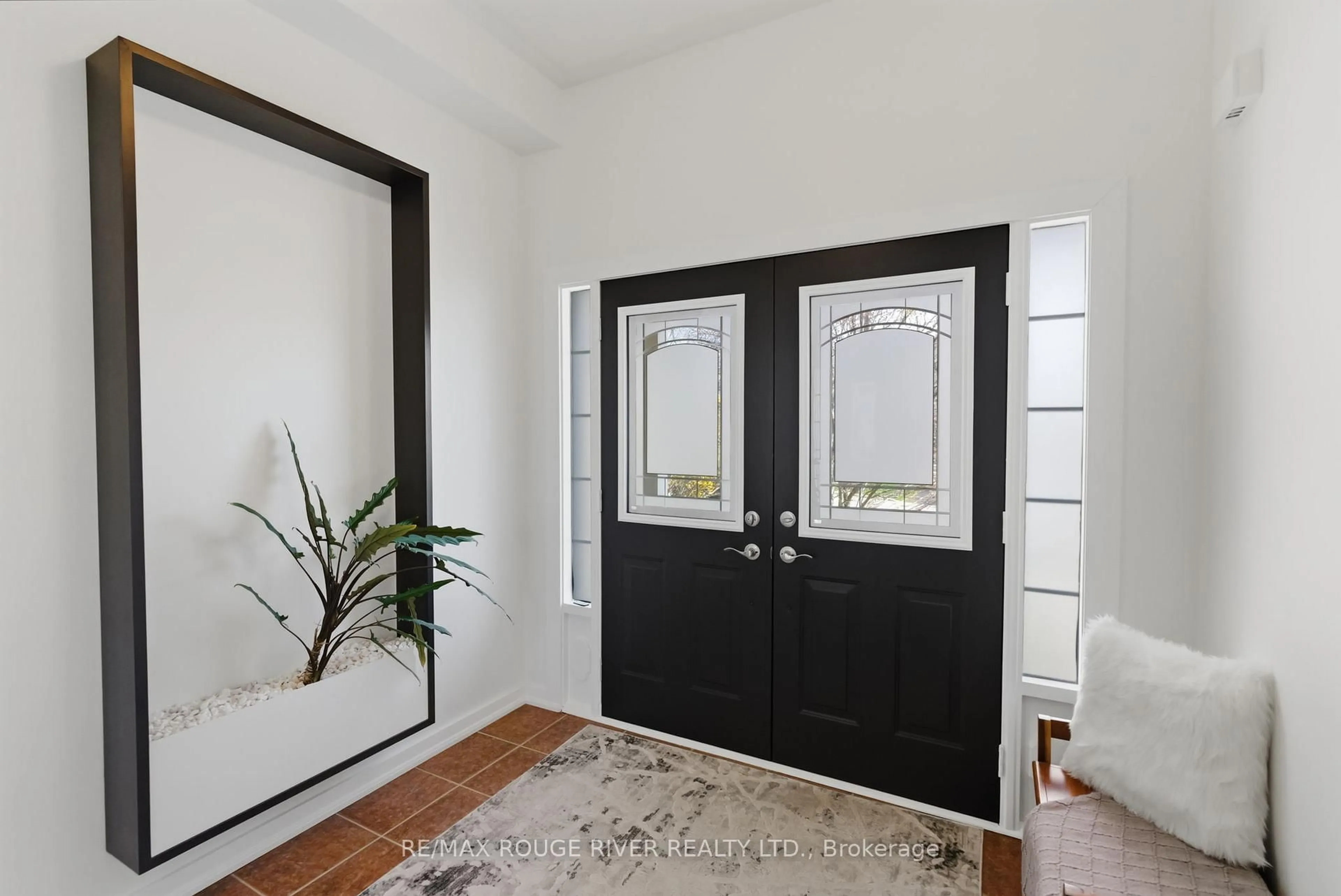 Indoor entryway for 1086 Songbird Dr, Oshawa Ontario L1K 2Y9
