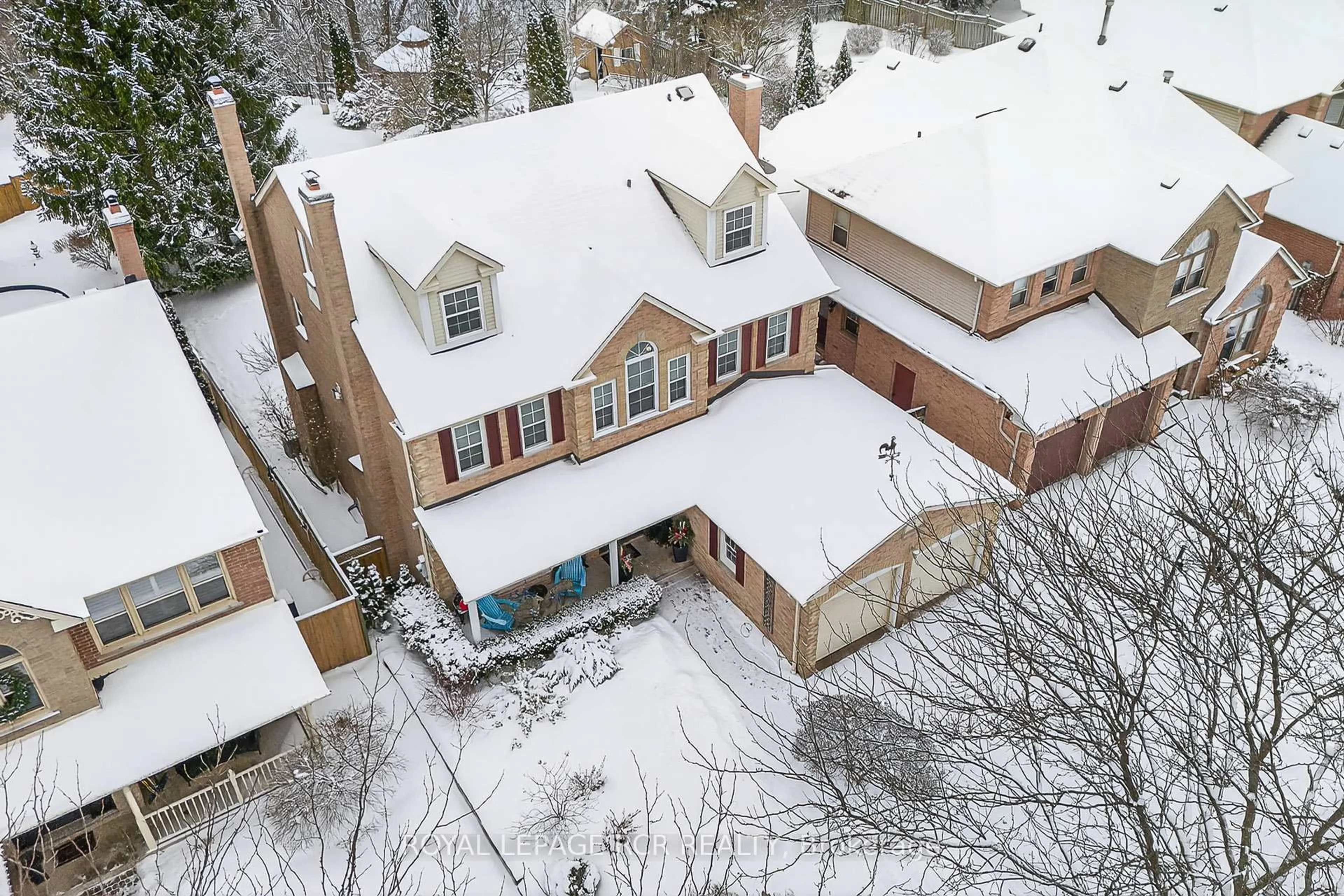 A pic from outside/outdoor area/front of a property/back of a property/a pic from drone, unknown for 27 Kennett Dr, Whitby Ontario L1P 1L5