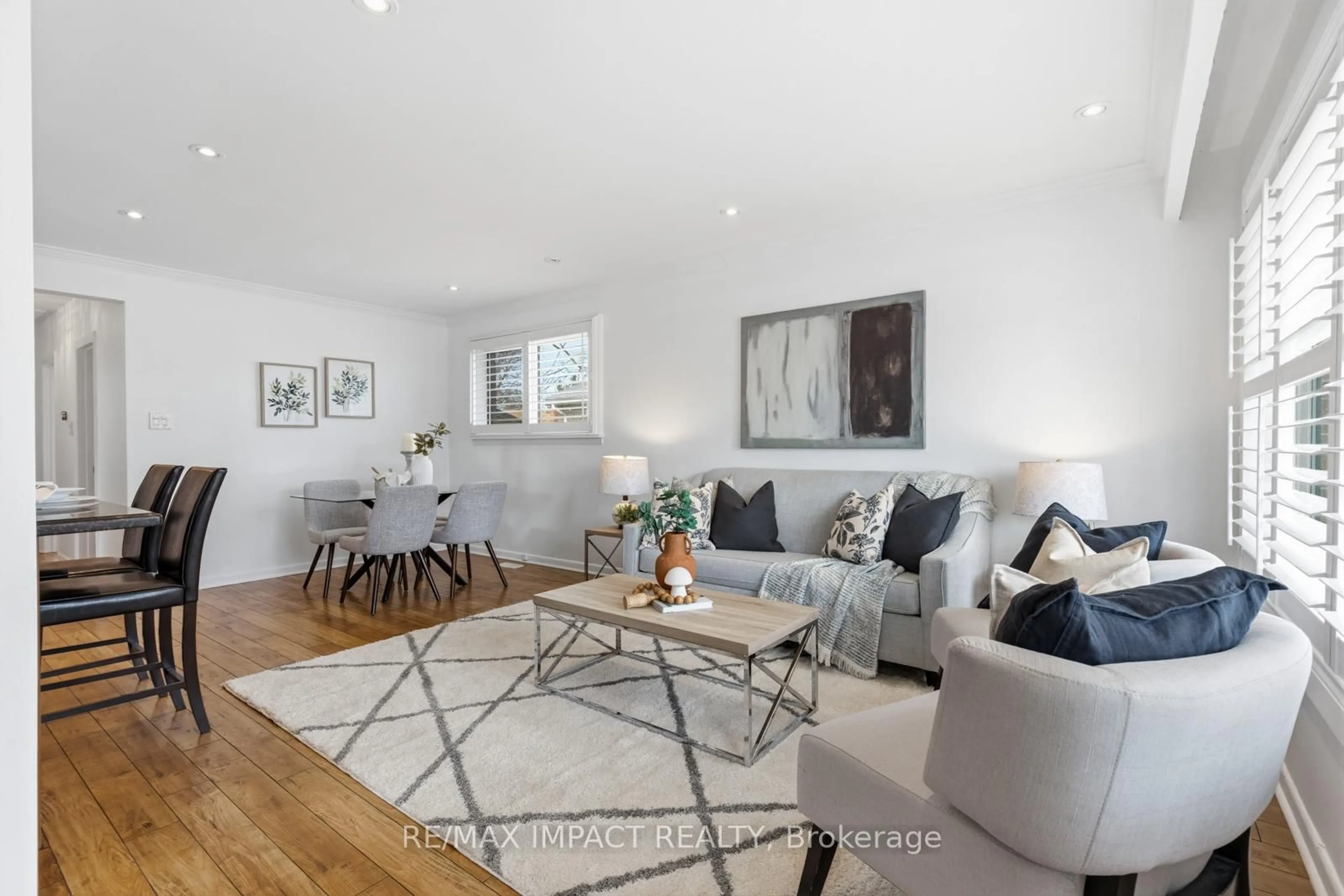 Living room with furniture, unknown for 918 McCullough Dr, Whitby Ontario L1N 1C6