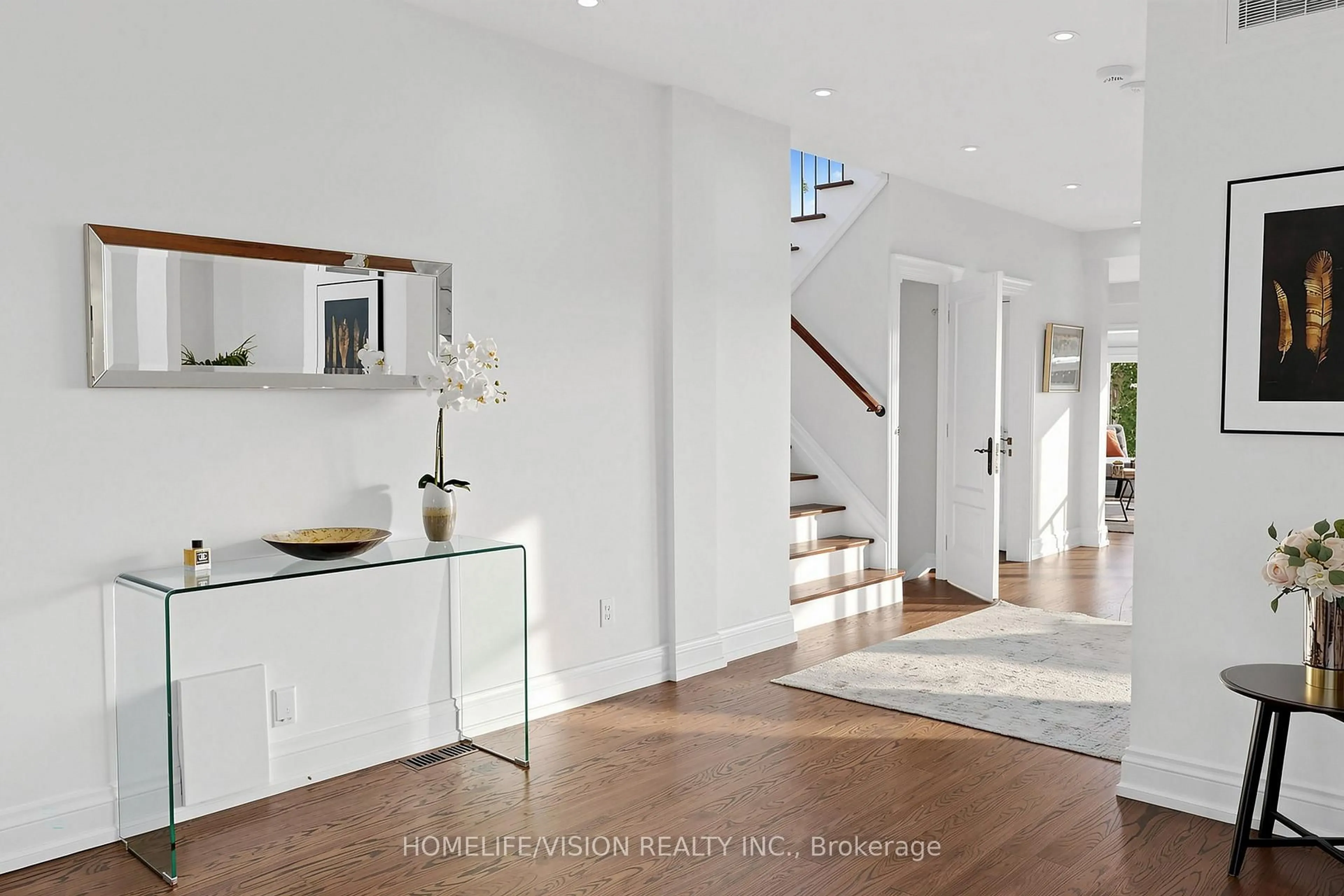 Indoor entryway for 69 Don Valley Dr, Toronto Ontario M4K 2J1