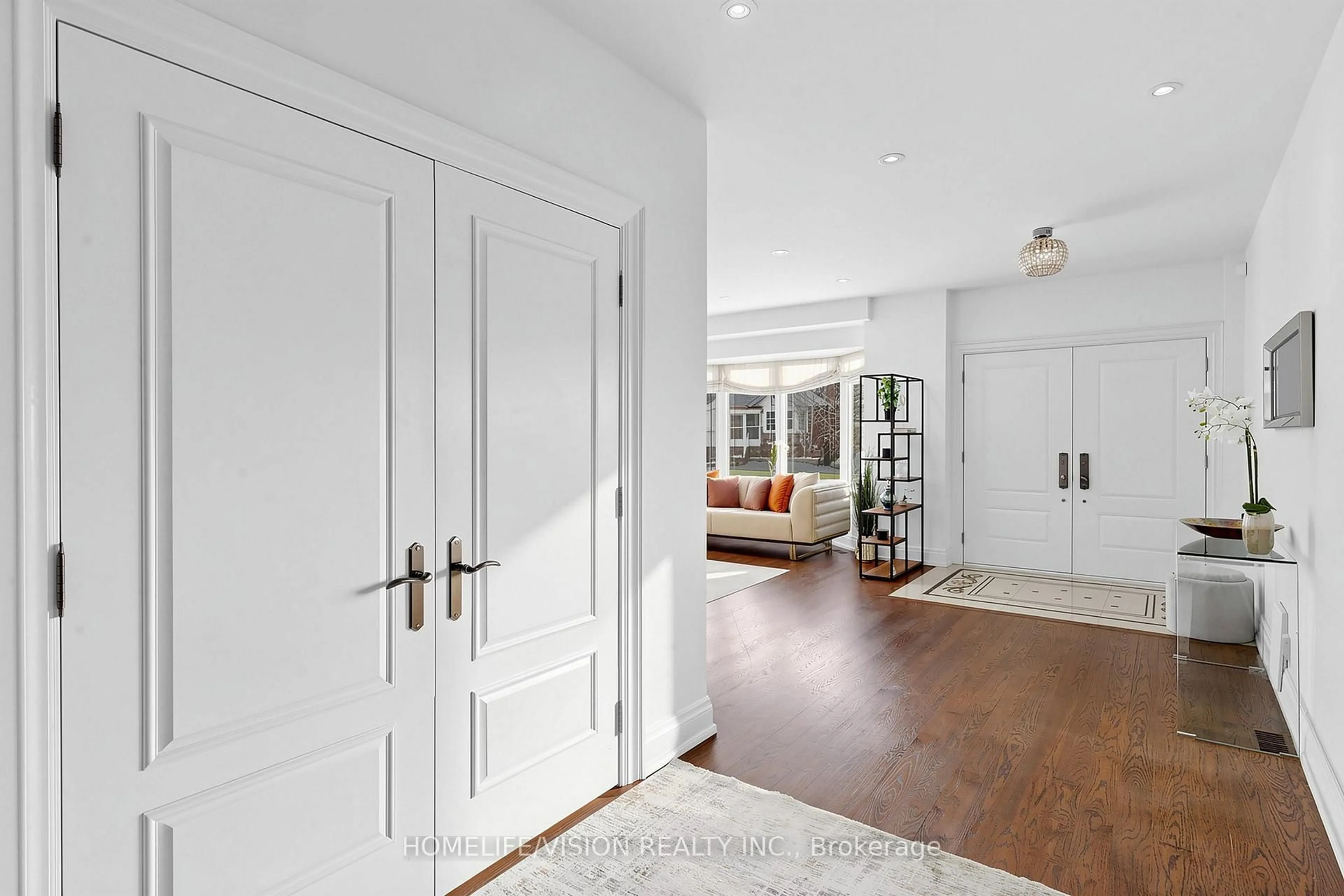 Indoor entryway for 69 Don Valley Dr, Toronto Ontario M4K 2J1