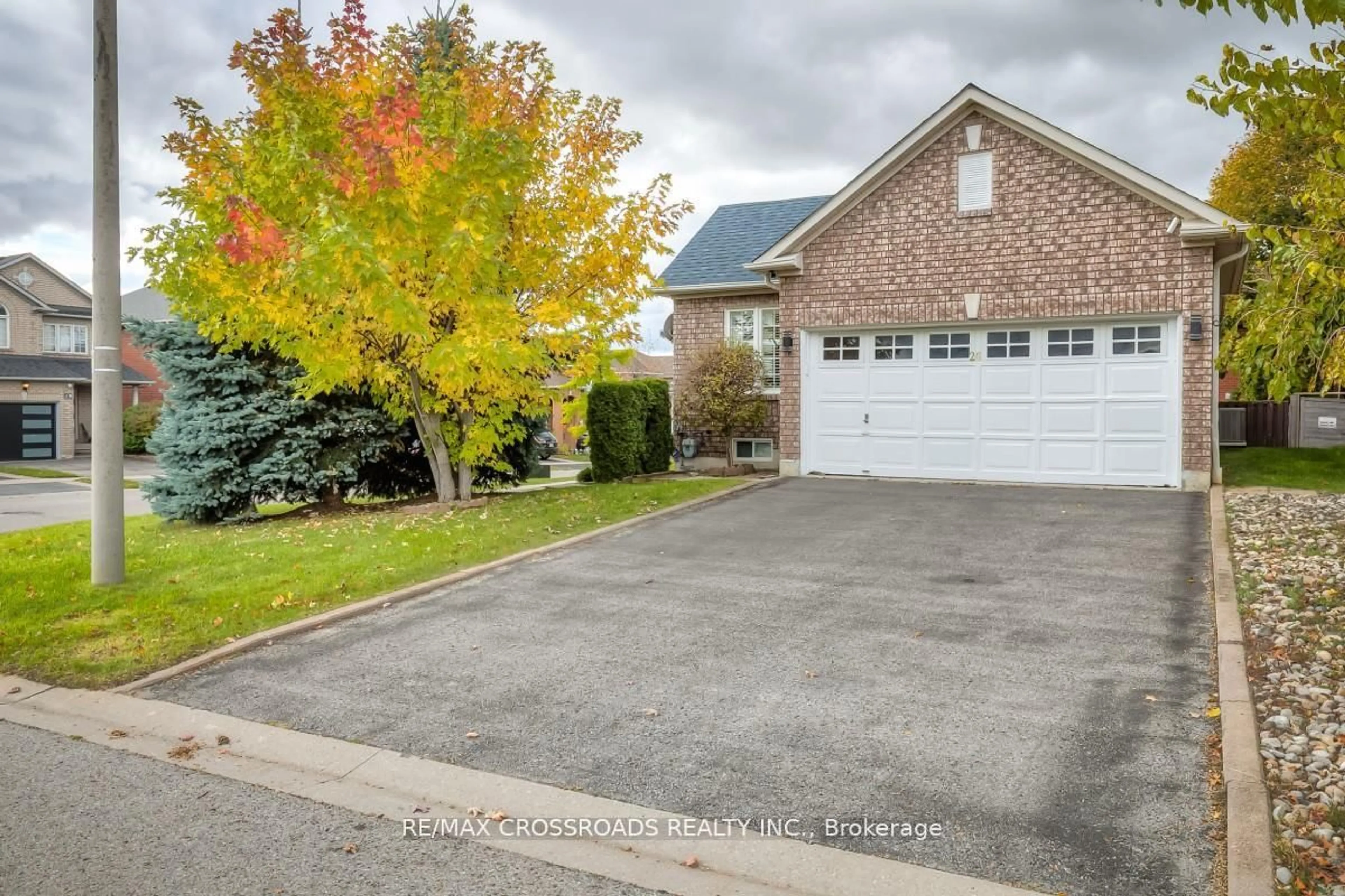Unknown for 26 Lurosa Cres, Whitby Ontario L1R 3A9