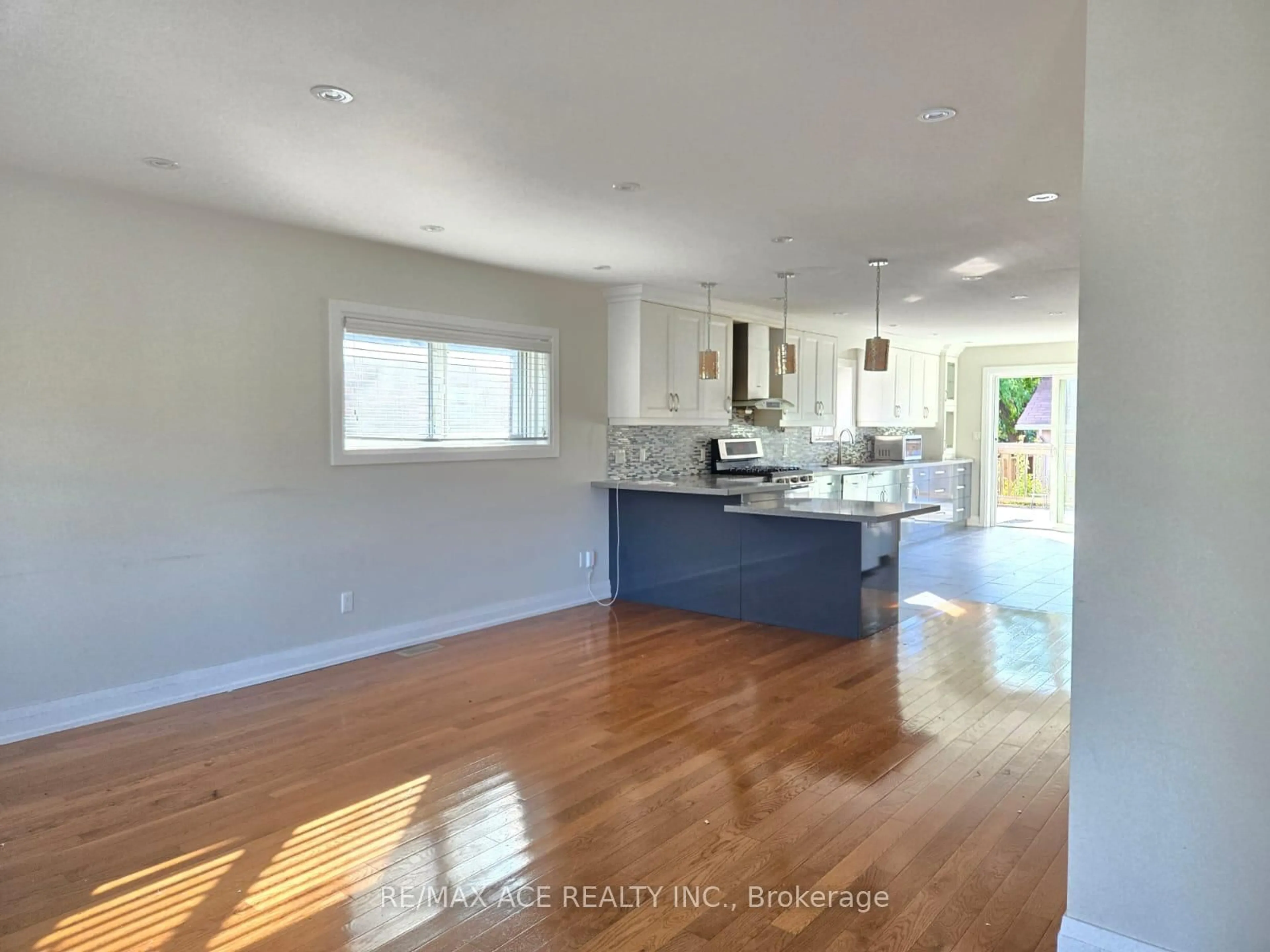 Open concept kitchen, unknown for 66 Portsdown Rd, Toronto Ontario M1P 1V1