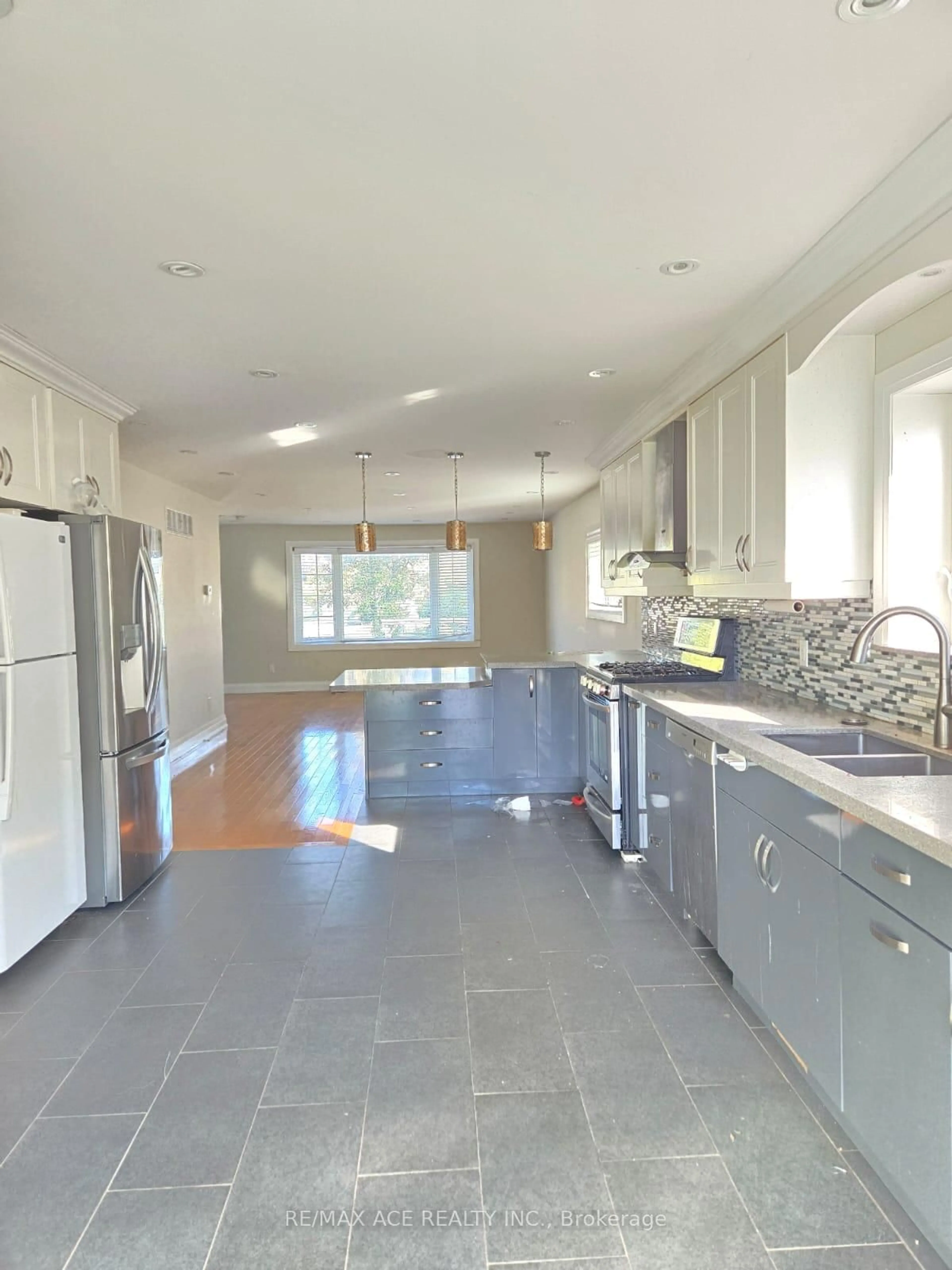 Open concept kitchen, ceramic/tile floor for 66 Portsdown Rd, Toronto Ontario M1P 1V1