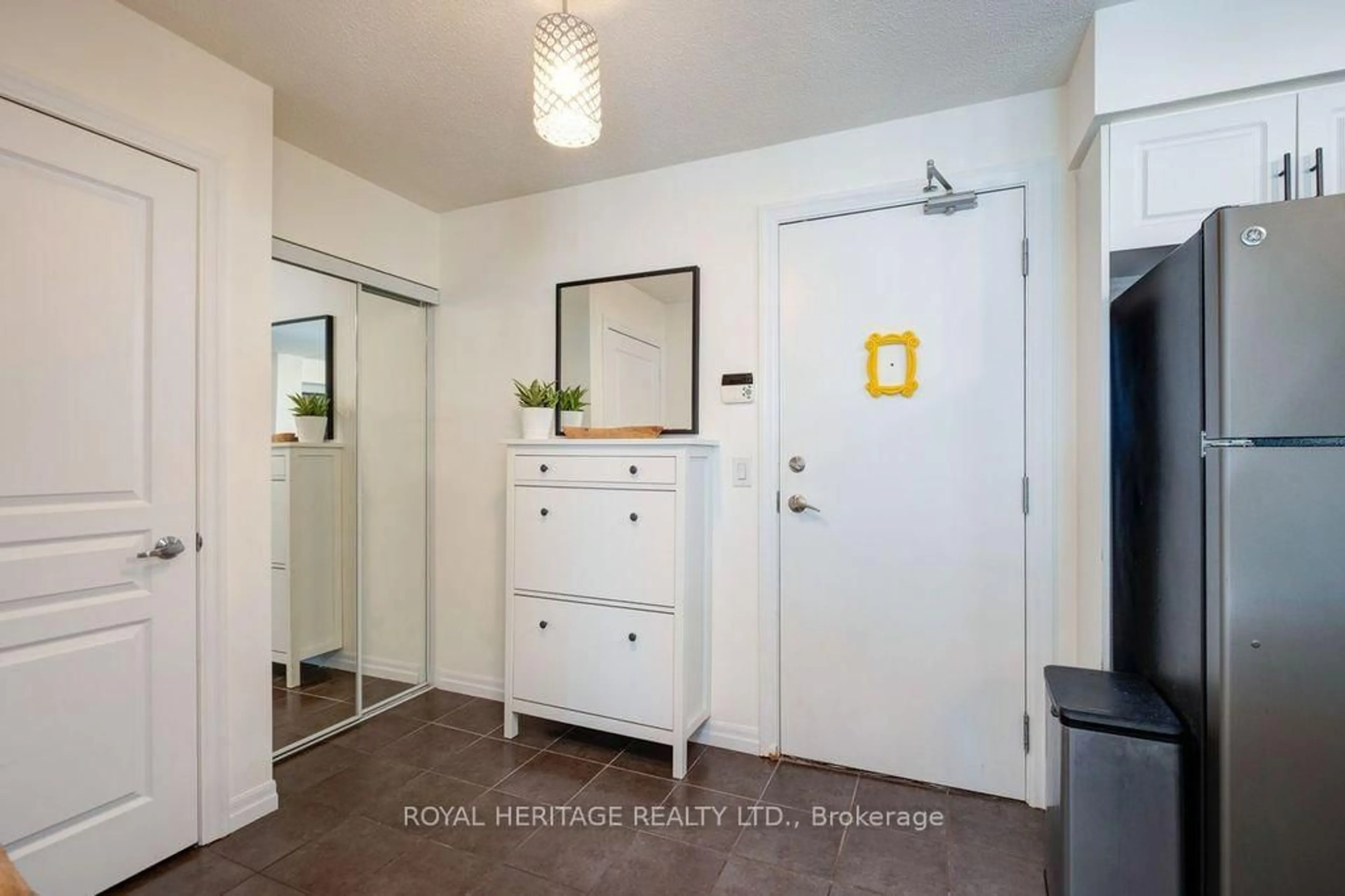 Indoor entryway for 1600 Charles St St #413, Whitby Ontario L1N 0G4