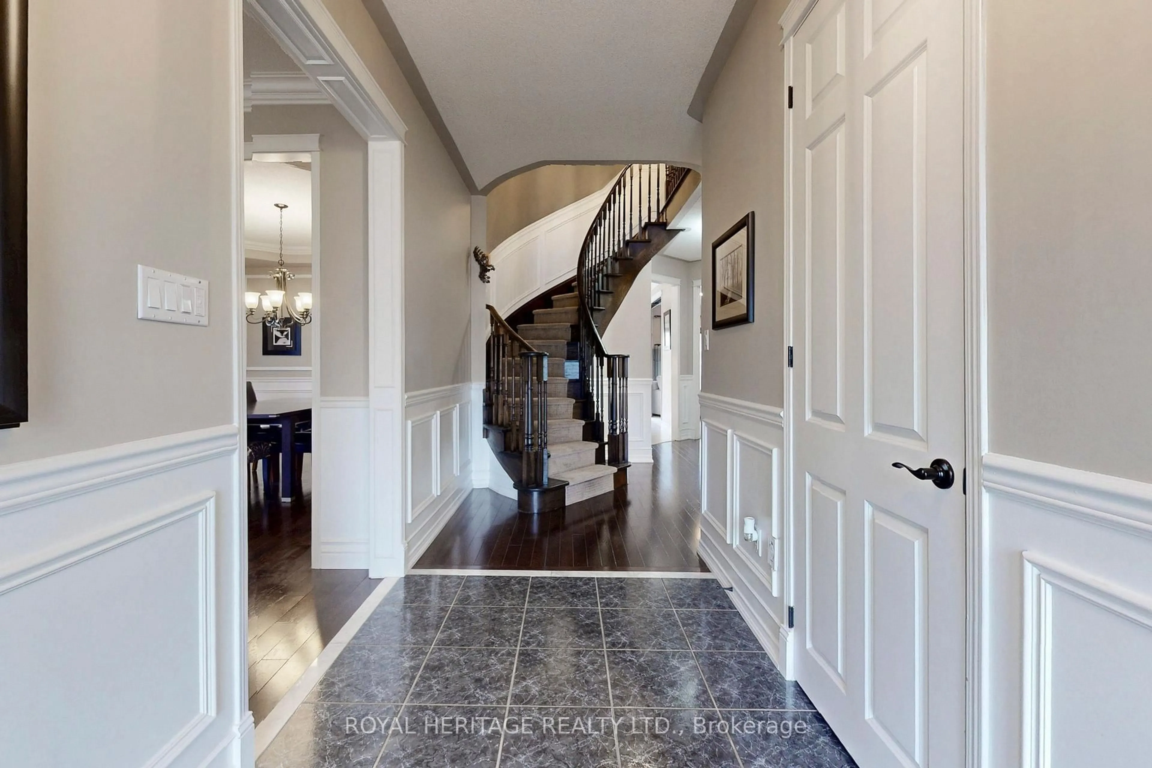 Indoor foyer for 9 Nathan Ave, Whitby Ontario L1M 1J3