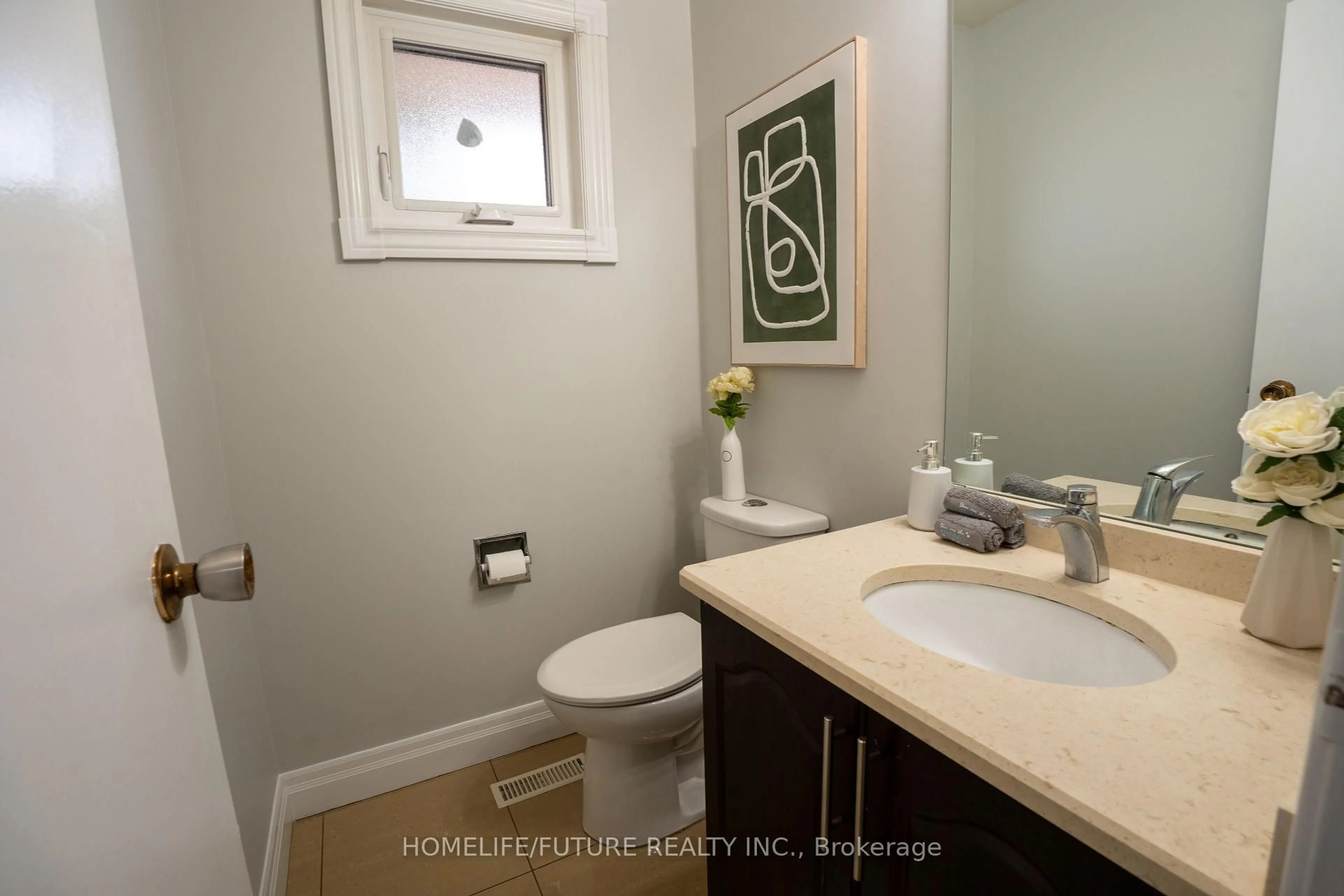 Standard bathroom, ceramic/tile floor for 25 Shady Hollow Dr, Toronto Ontario M1V 2X3