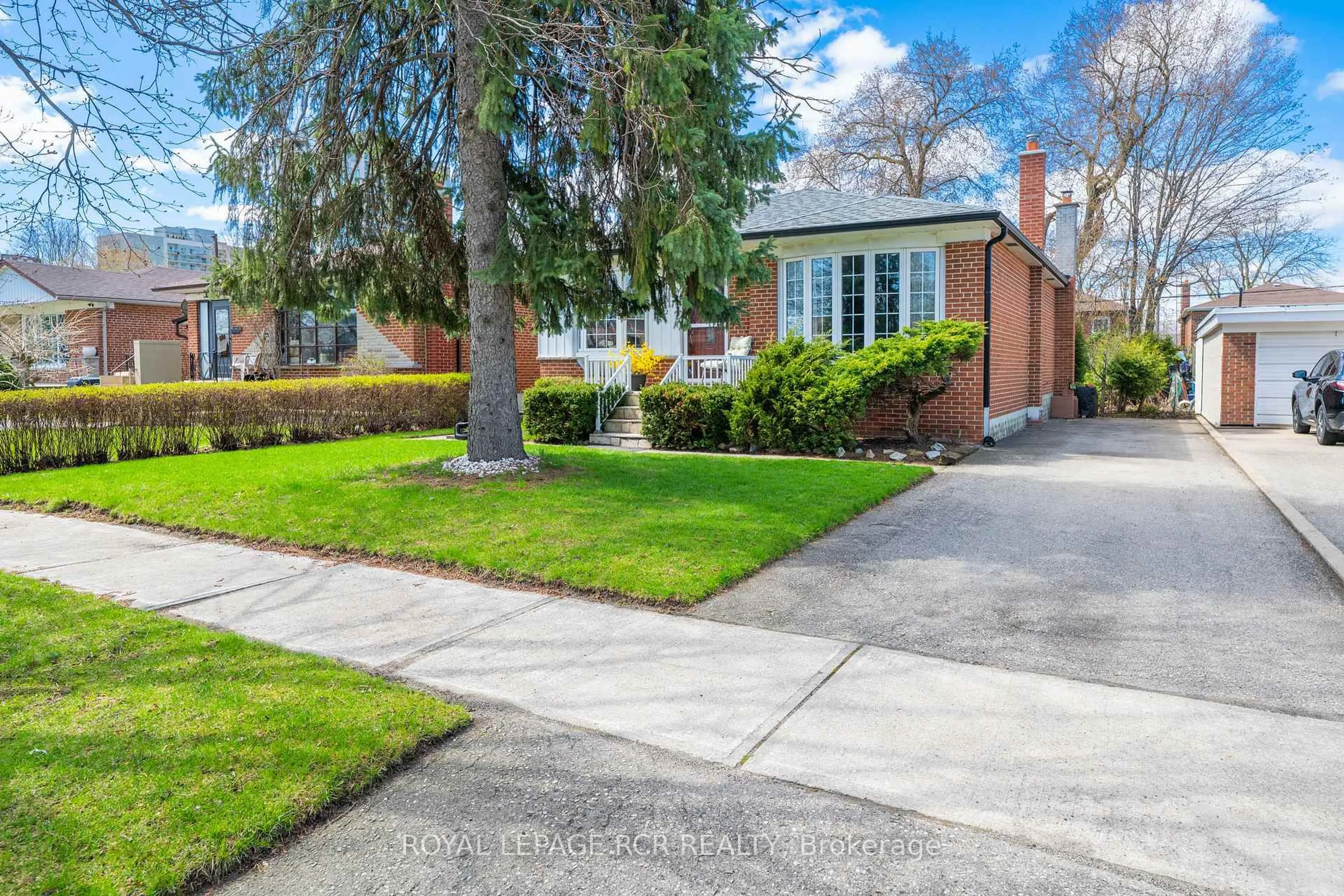 Home with brick exterior material, street for 32 Beacon Rd, Toronto Ontario M1P 1G7