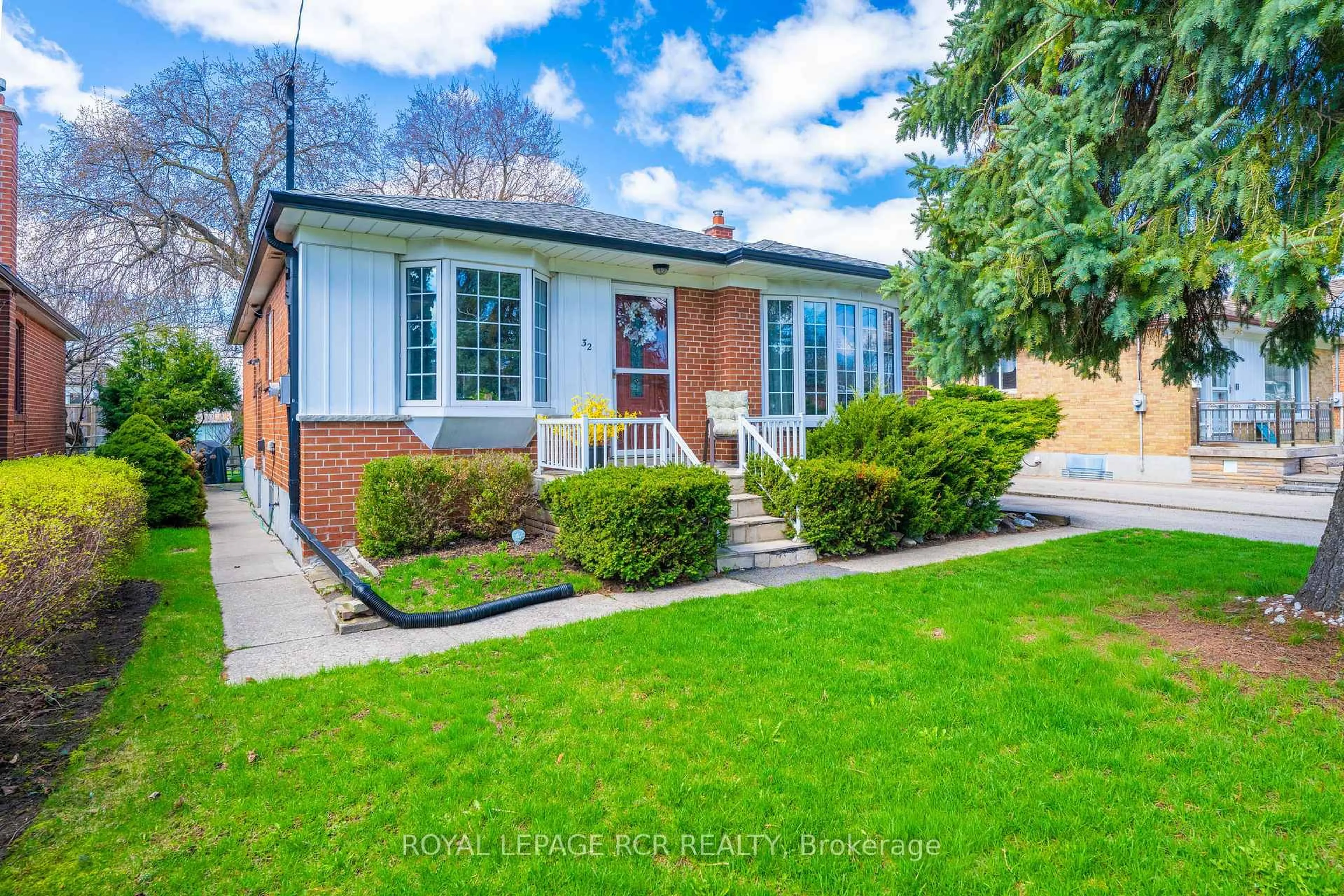 Home with brick exterior material, street for 32 Beacon Rd, Toronto Ontario M1P 1G7