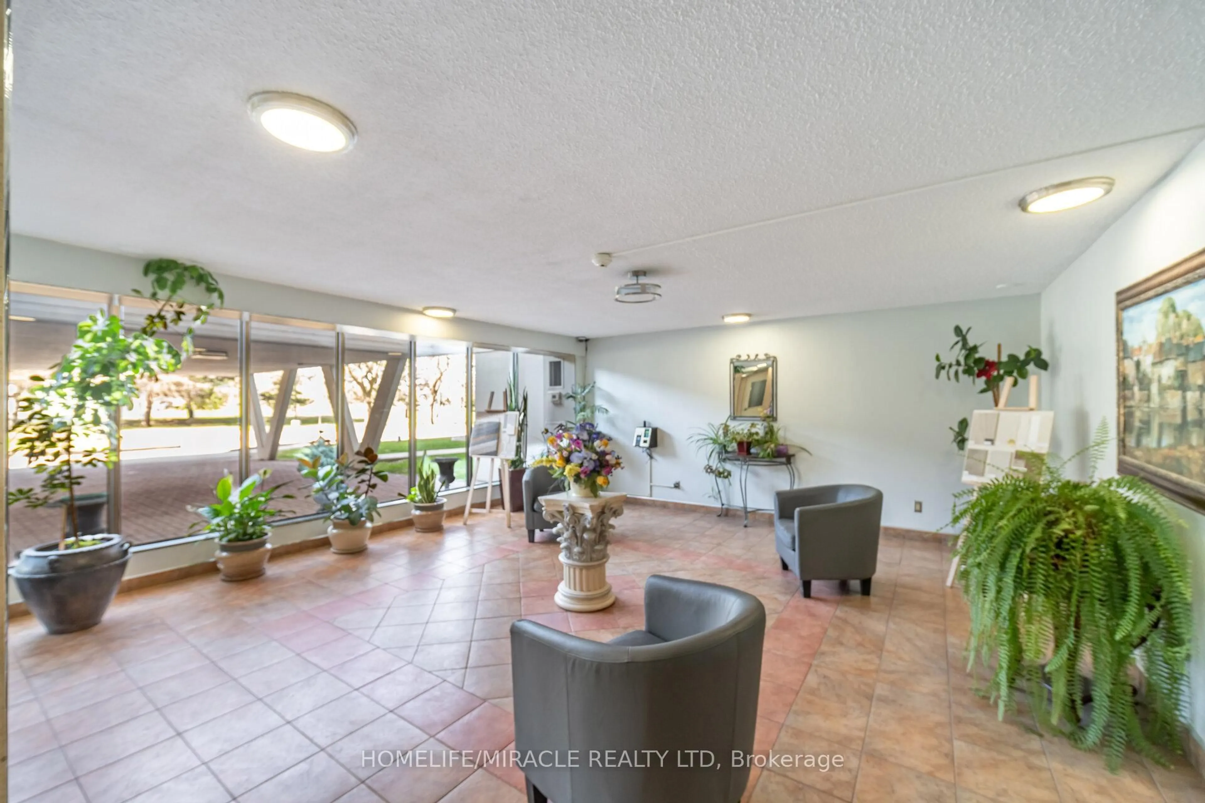 Indoor foyer for 301 Prudential Dr #701, Toronto Ontario M1P 4V3