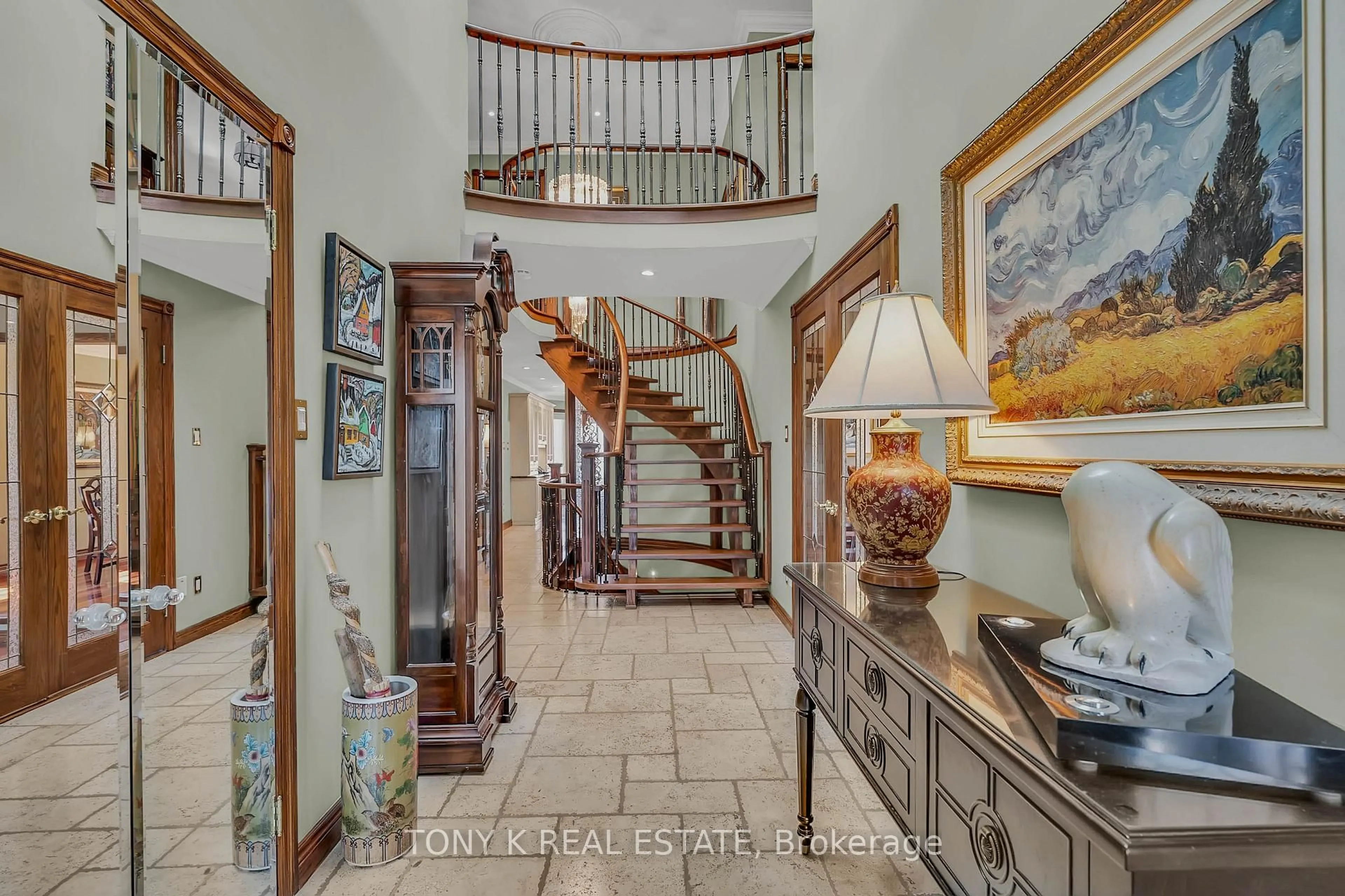 Indoor foyer for 79 Bennett Rd, Toronto Ontario M1E 3Y4