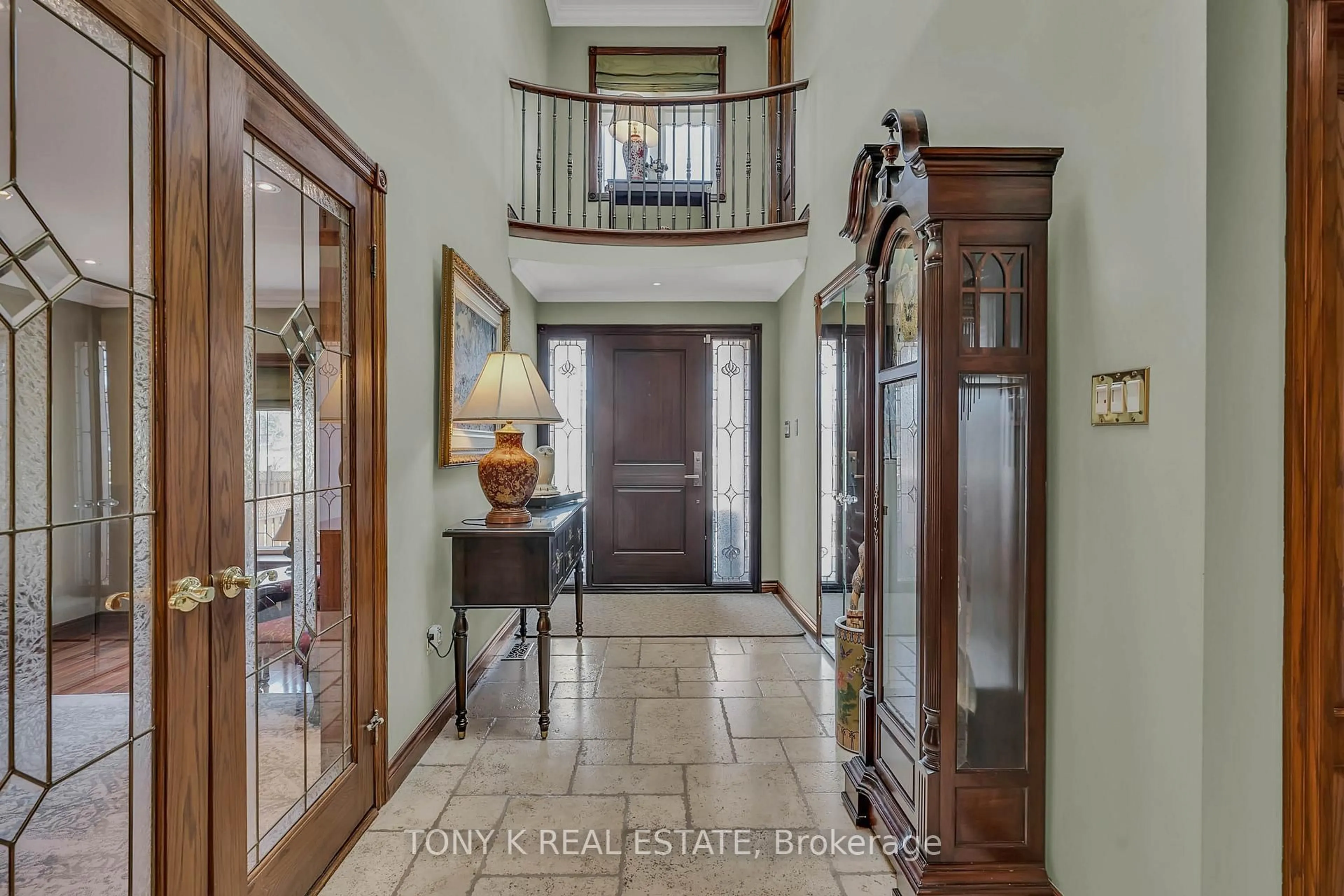 Indoor entryway for 79 Bennett Rd, Toronto Ontario M1E 3Y4