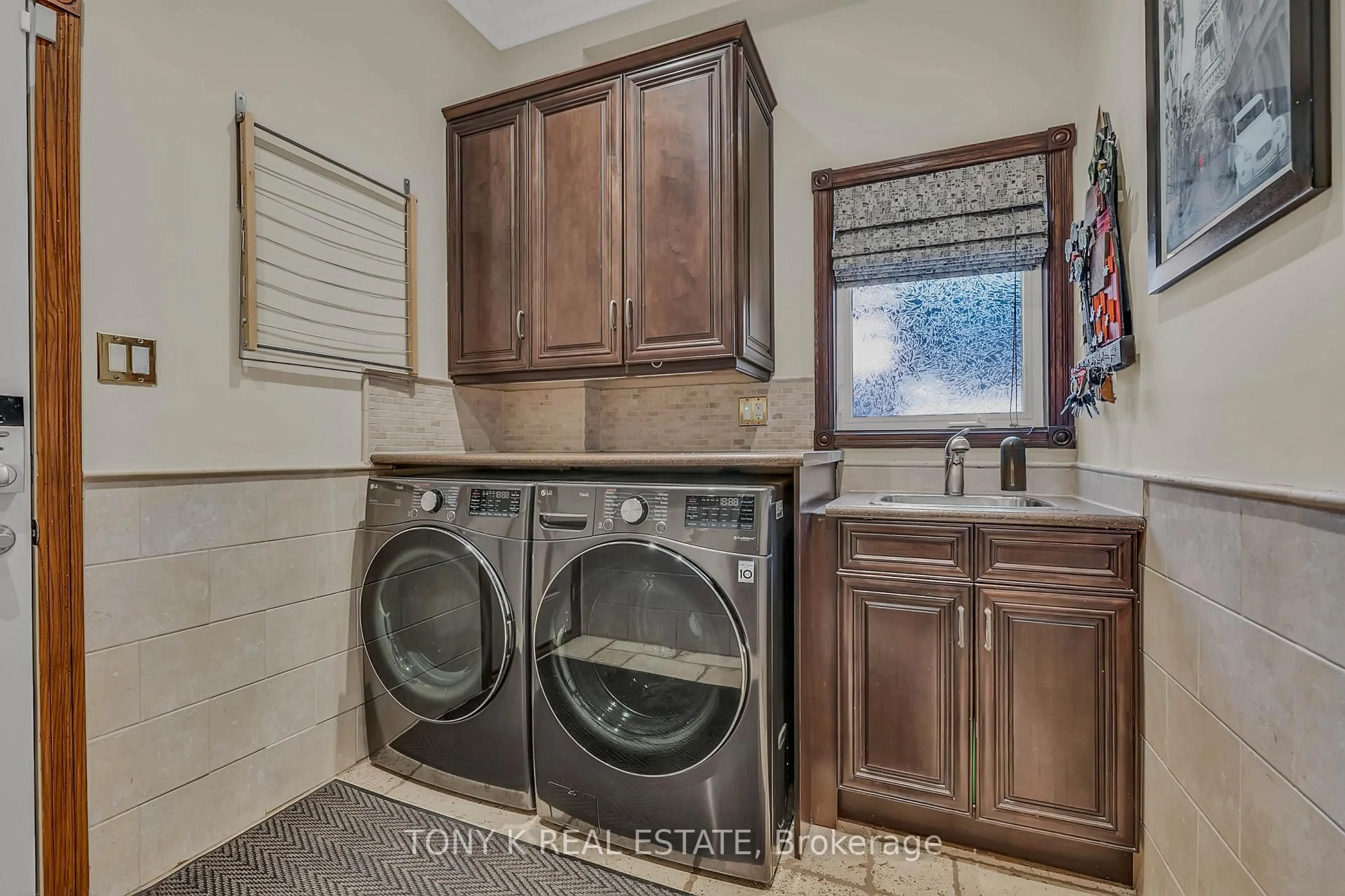 Laundry room for 79 Bennett Rd, Toronto Ontario M1E 3Y4