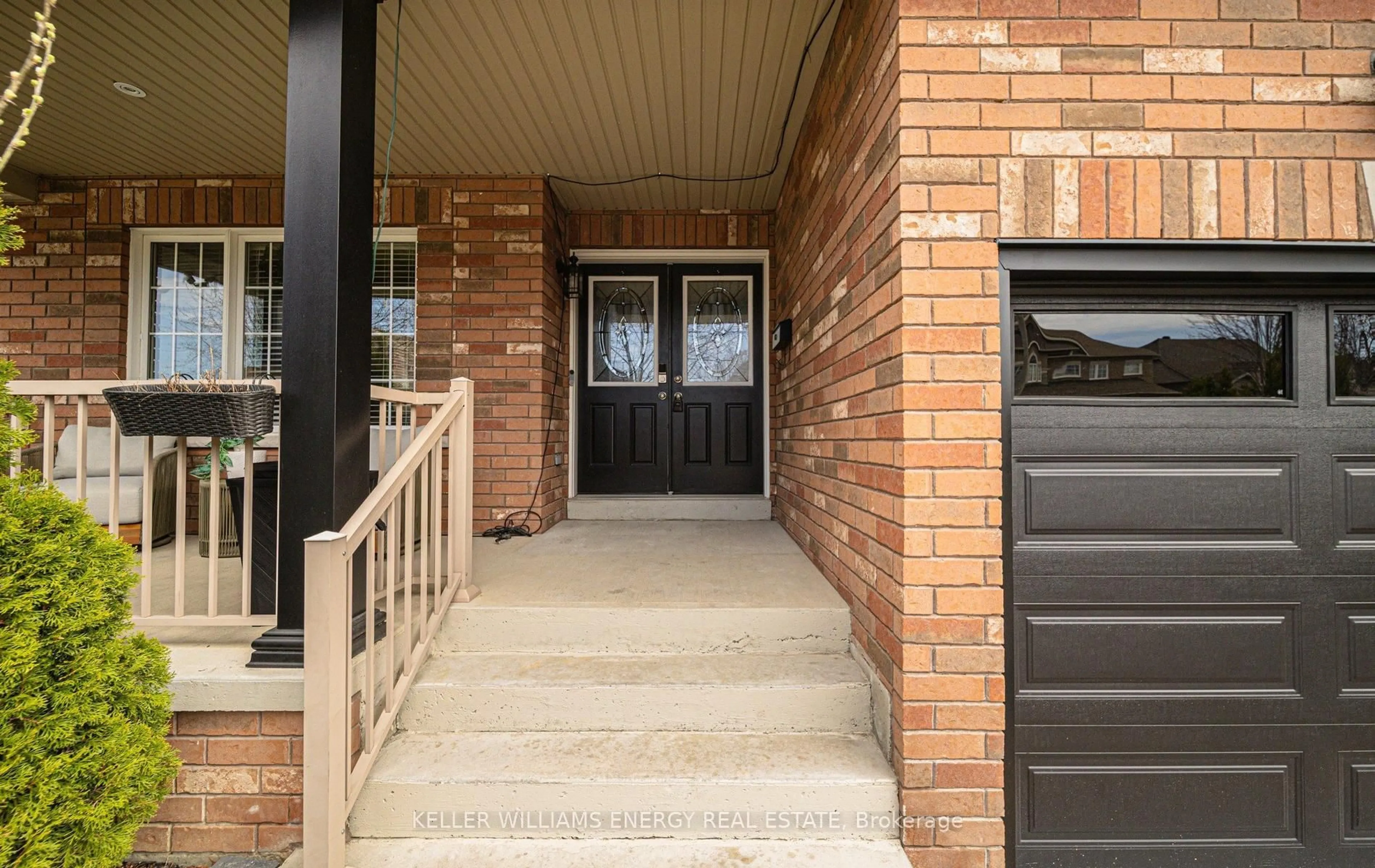 Indoor entryway for 853 Barbados St, Oshawa Ontario L1J 0A4