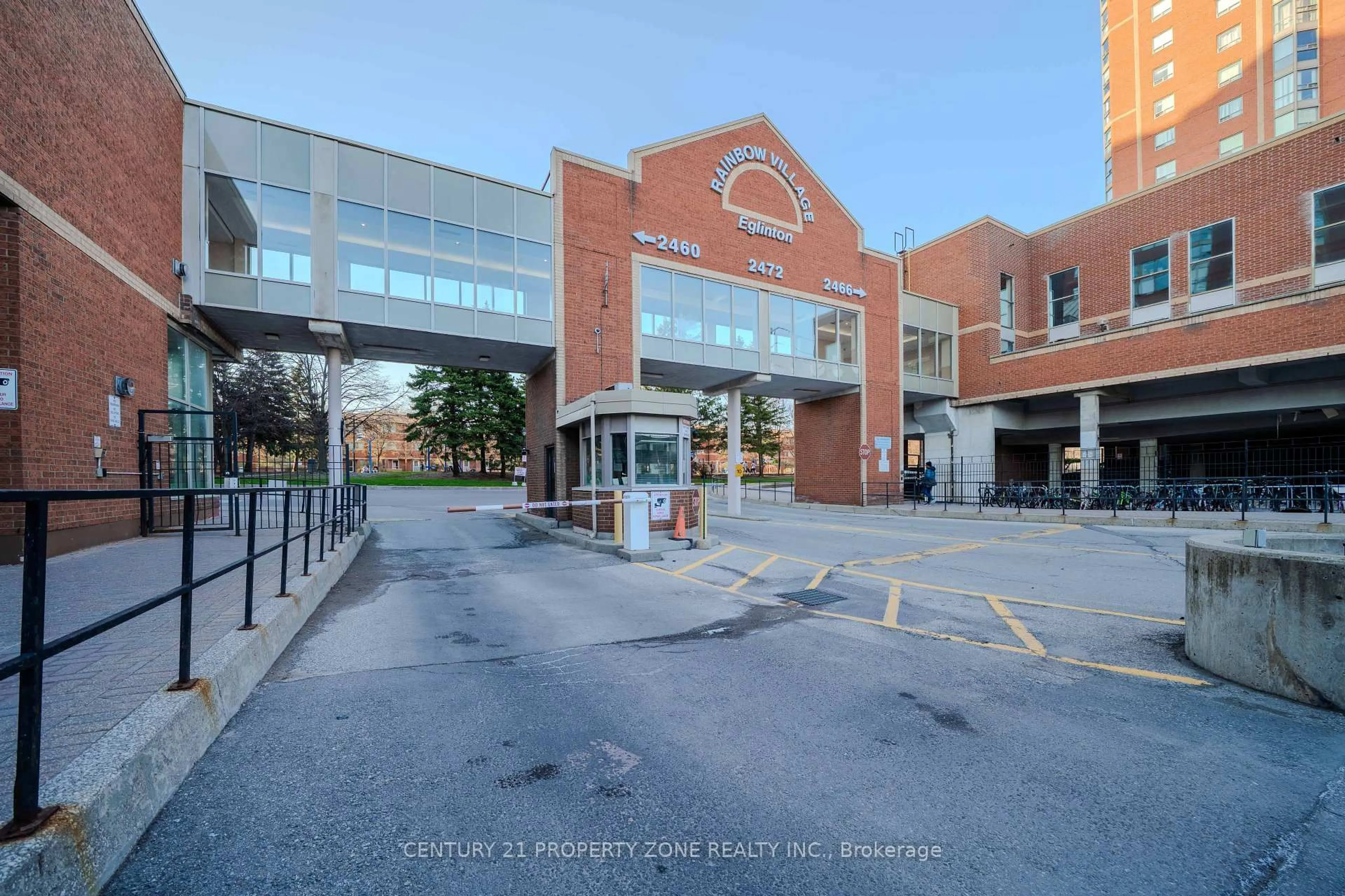 Indoor foyer for 2466 Eglinton Ave #PH03, Toronto Ontario M1K 5J8