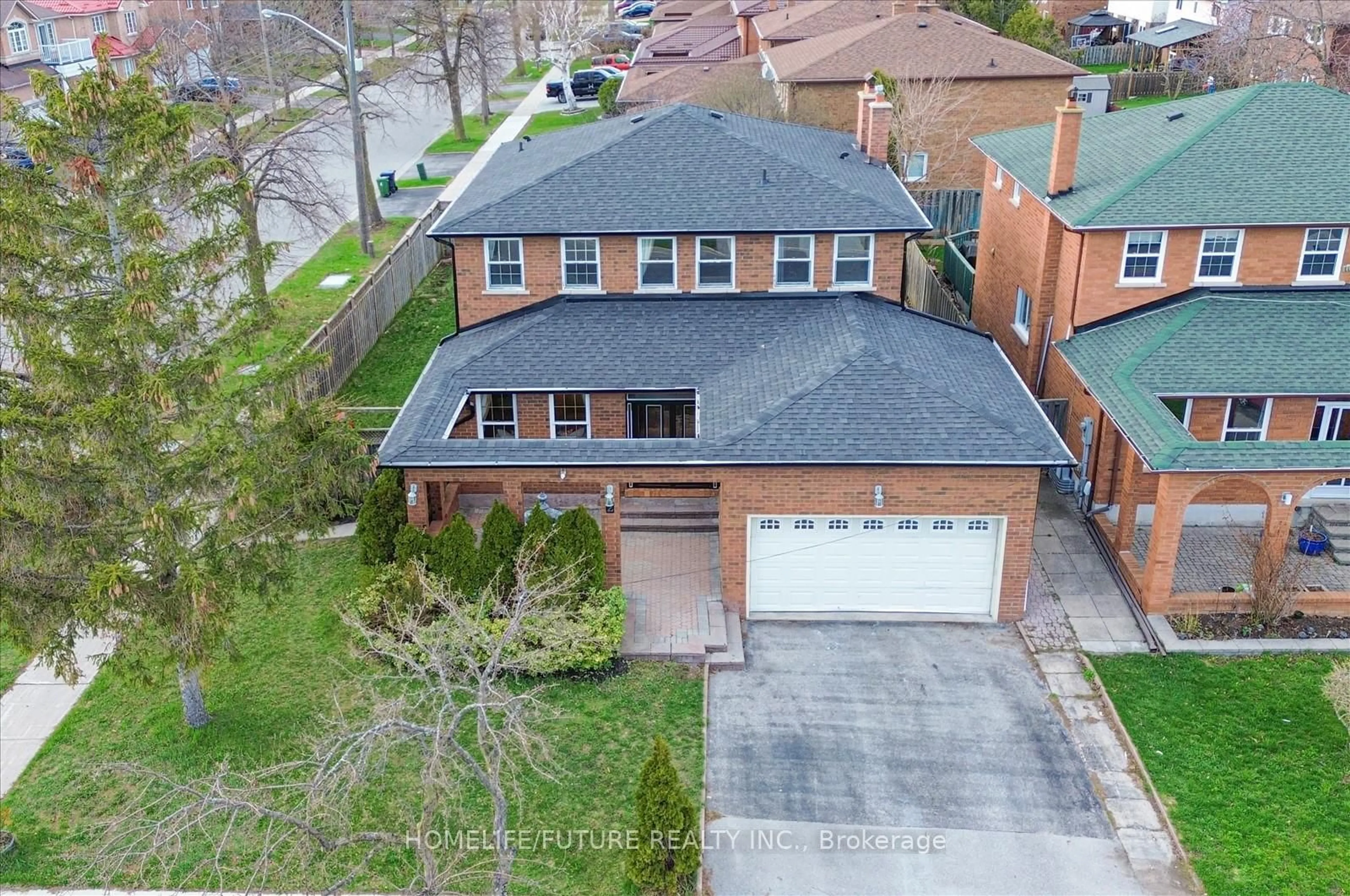 A pic from outside/outdoor area/front of a property/back of a property/a pic from drone, street for 2 Lovel Ave, Toronto Ontario M1B 2M5