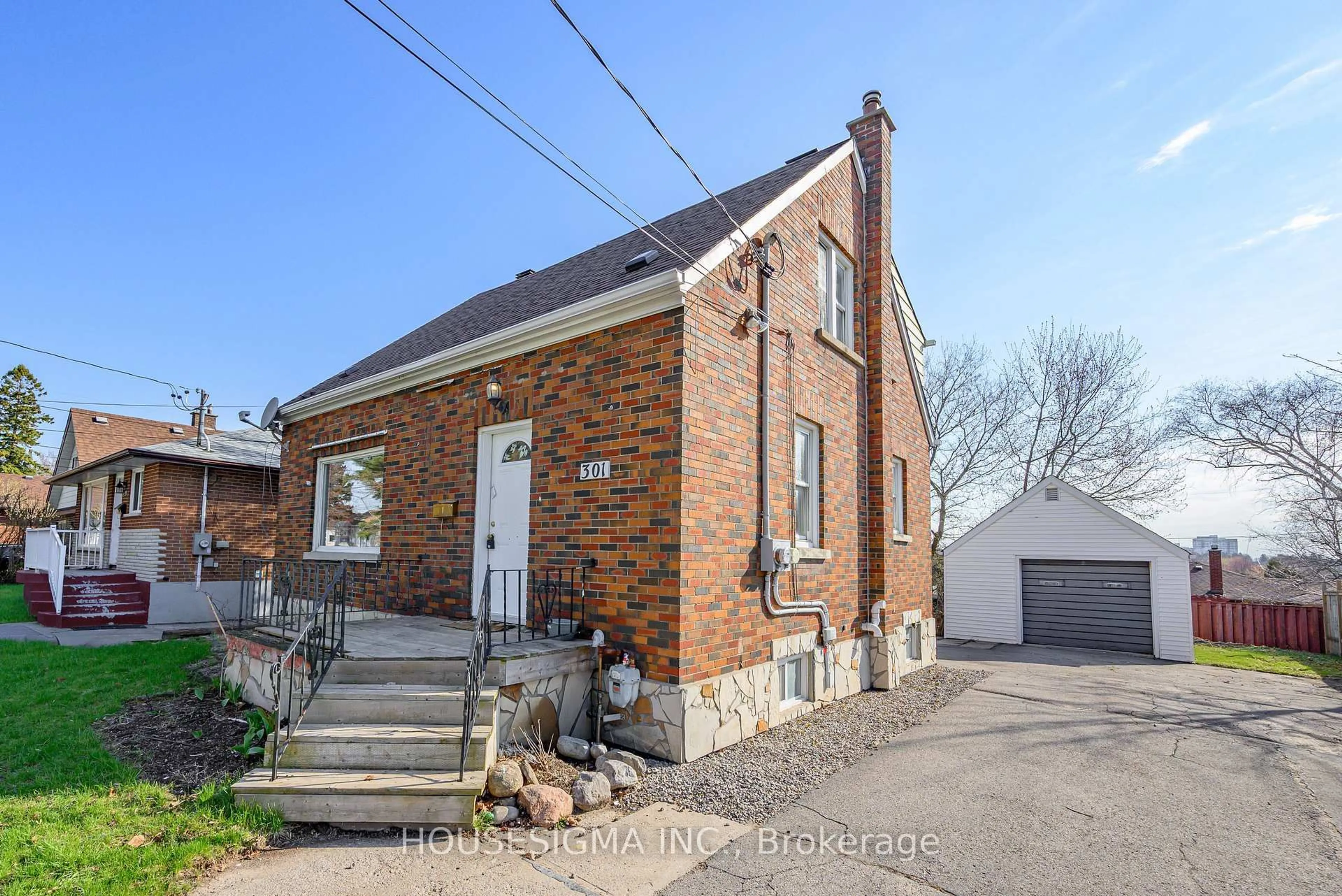 Home with brick exterior material, street for 301 Gibbons St, Oshawa Ontario L1J 4Y5